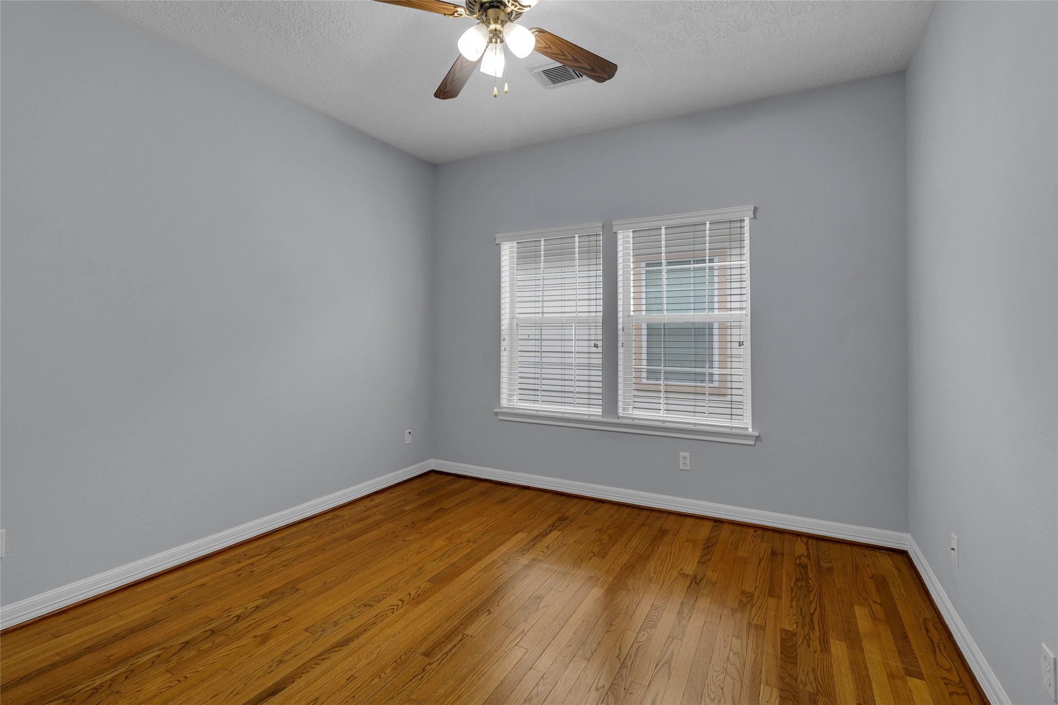341 W 23rd Street Property Photo 17