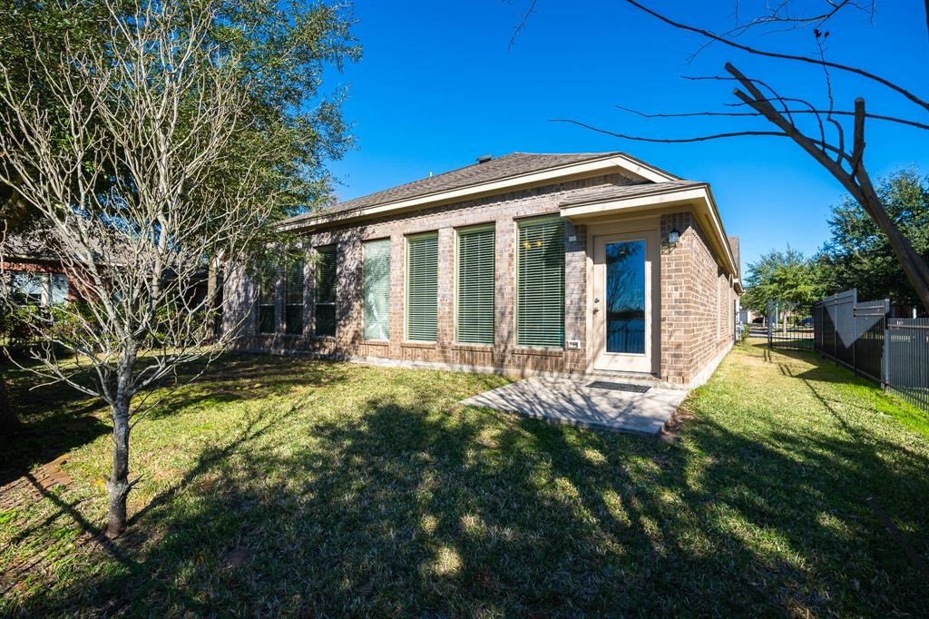 11015 Brighton Gardens Drive Property Photo 5