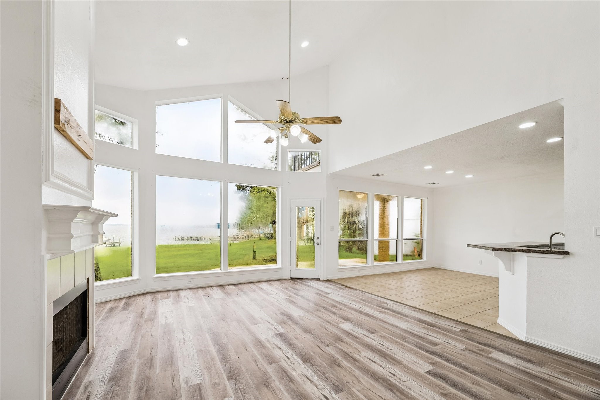 14527 Clipper Circle Drive Property Photo 3