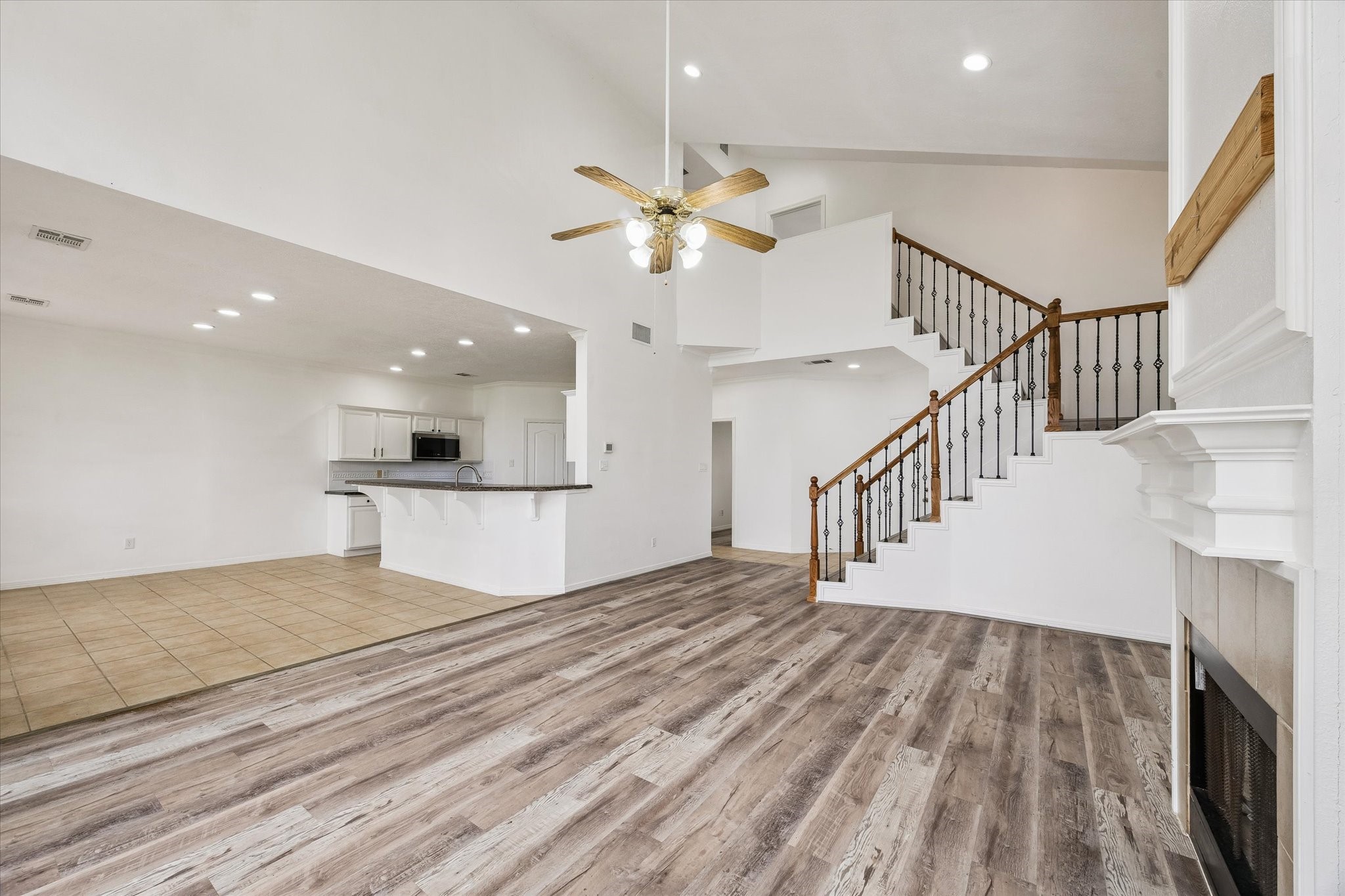 14527 Clipper Circle Drive Property Photo 4