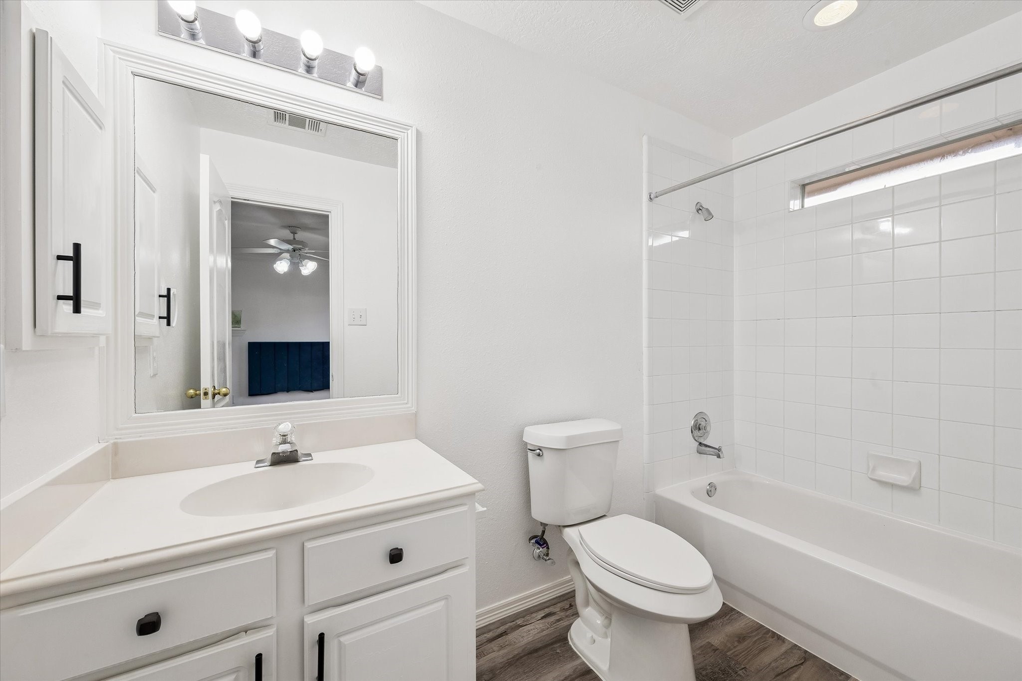 14527 Clipper Circle Drive Property Photo 8