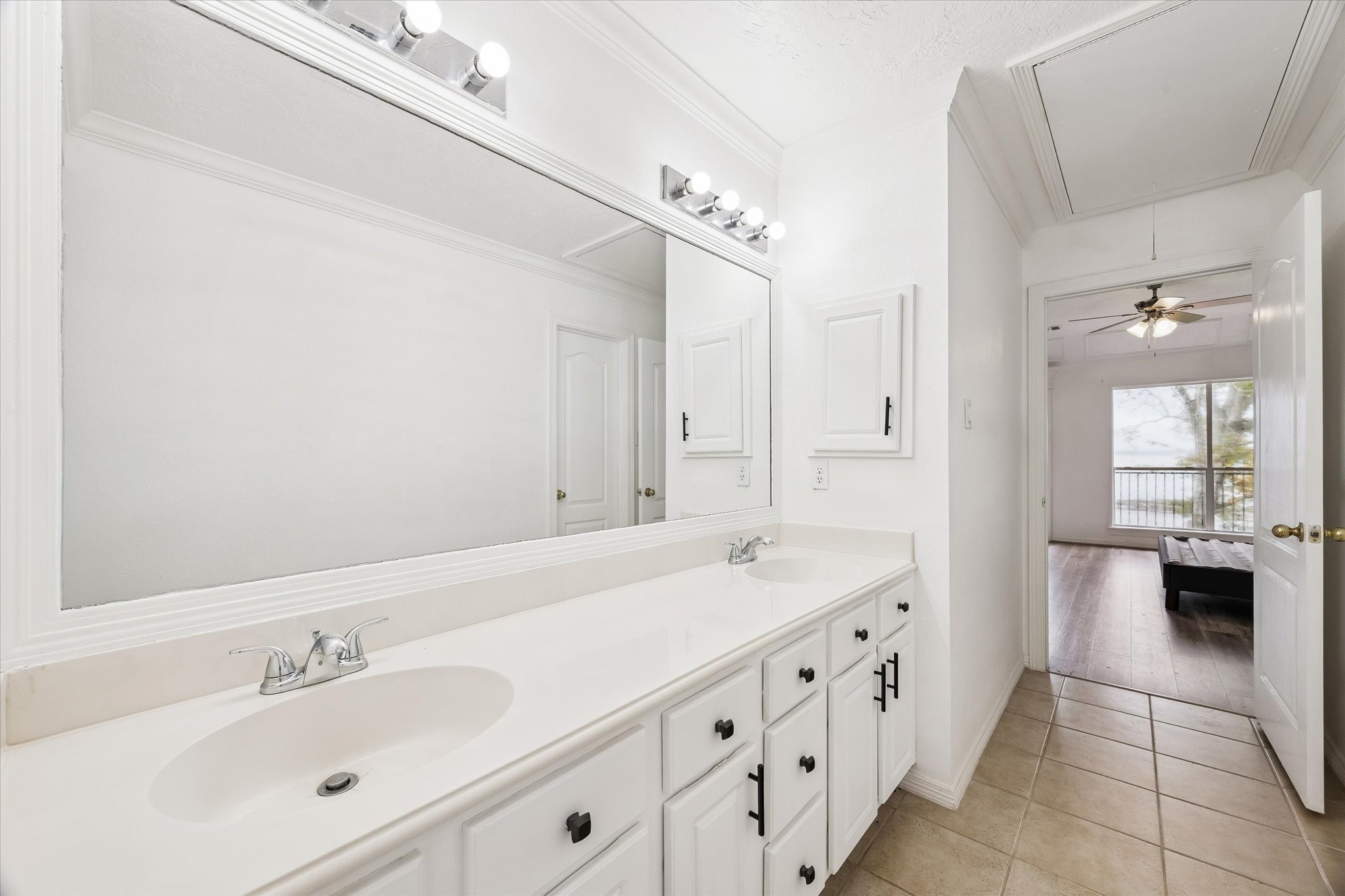 14527 Clipper Circle Drive Property Photo 11