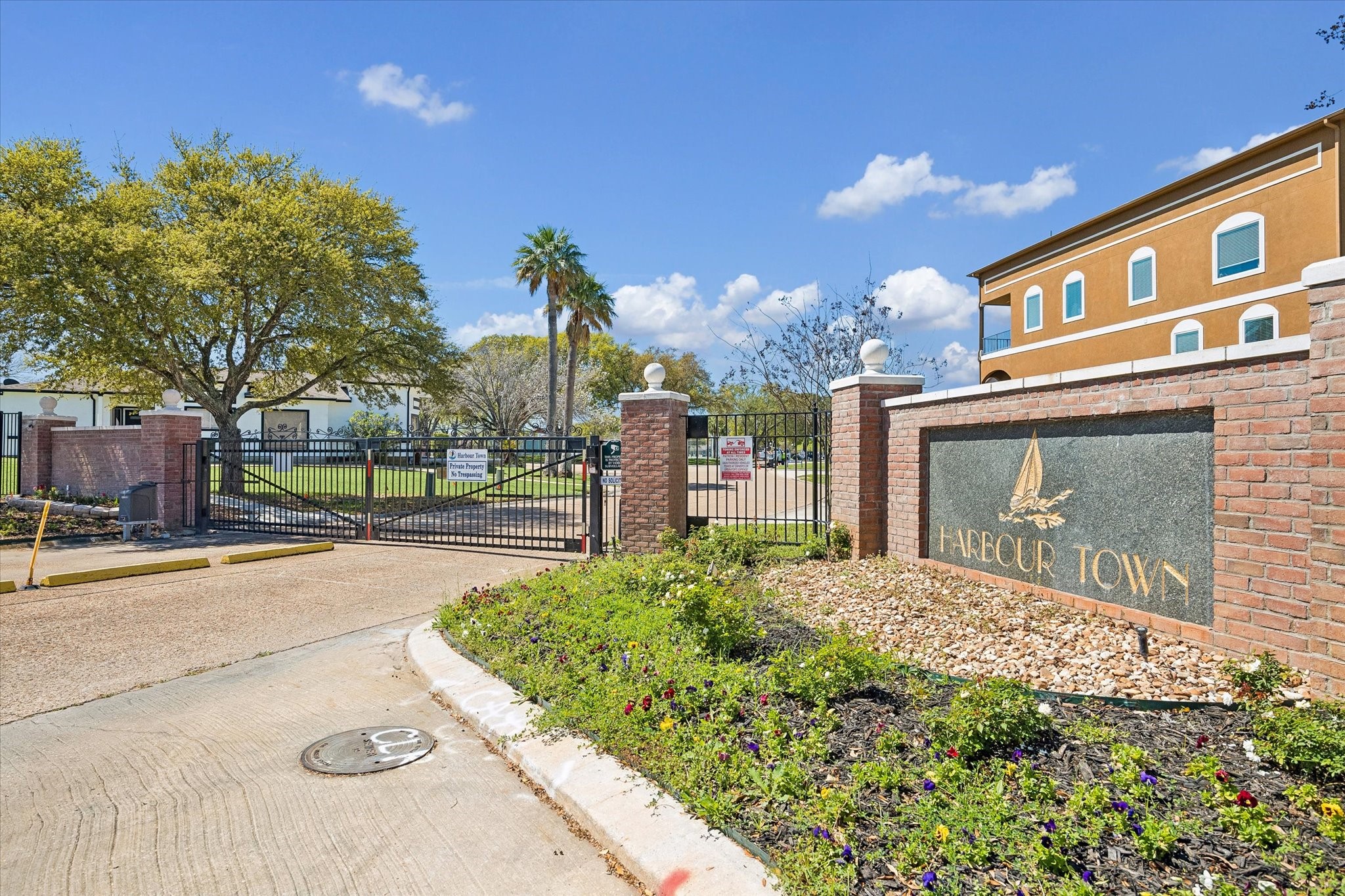 14527 Clipper Circle Drive Property Photo 19