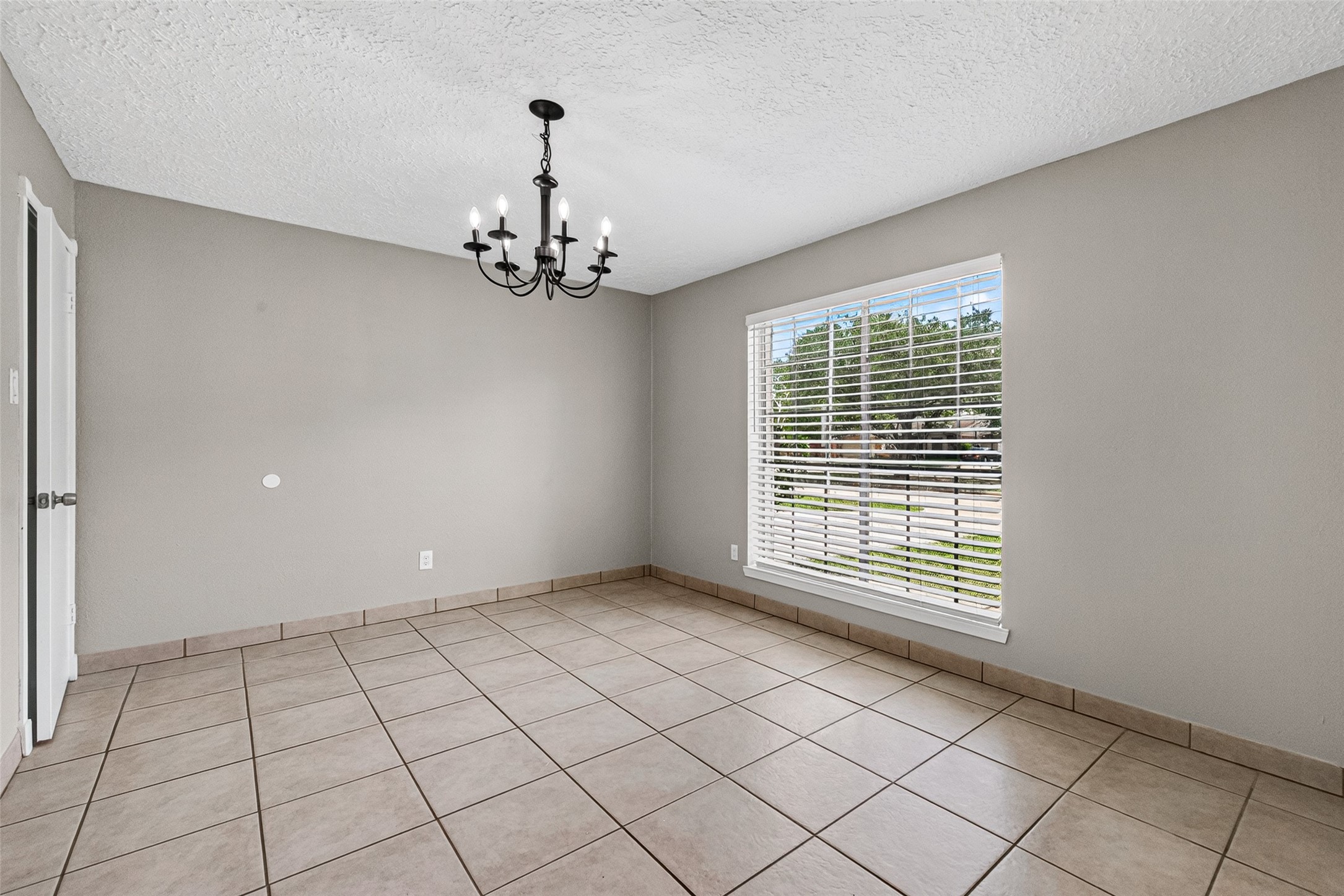 16614 Blackhawk Boulevard Property Photo 3