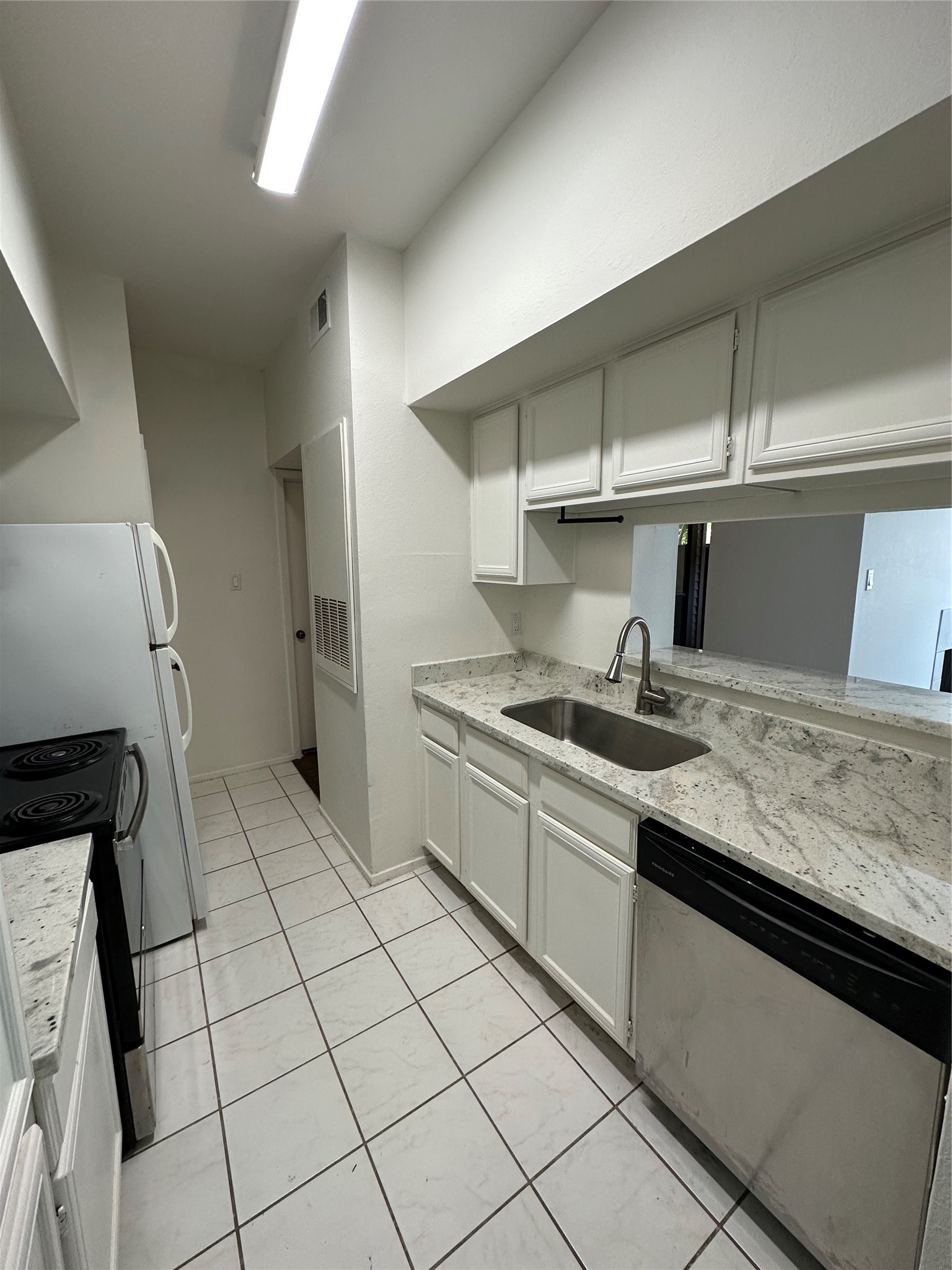 2025 Augusta Drive 203 Property Photo 6