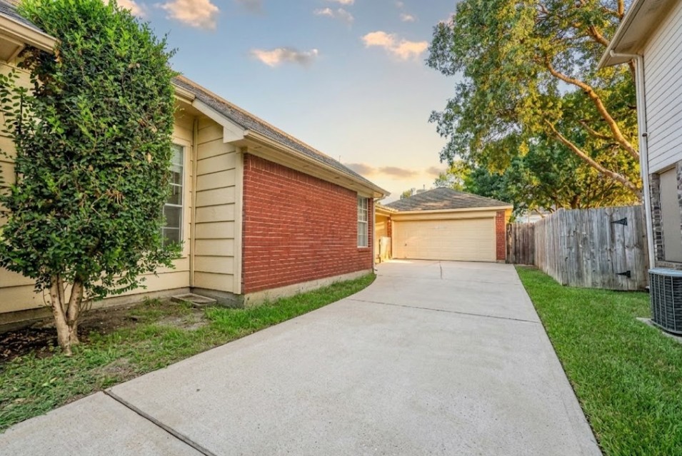 4230 Torrey Creek Lane Property Photo 4
