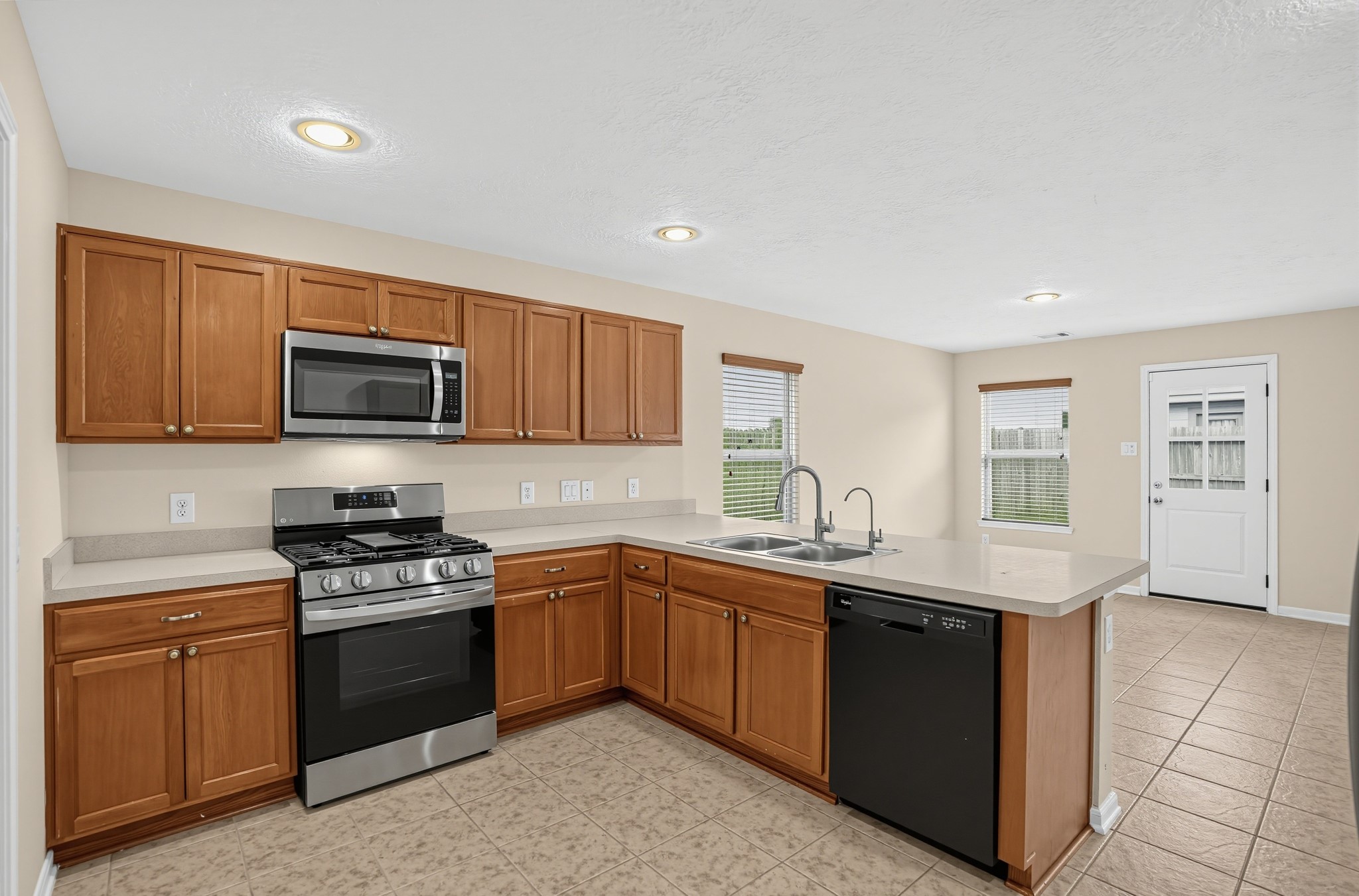 19436 Archer Glen Drive Property Photo 5