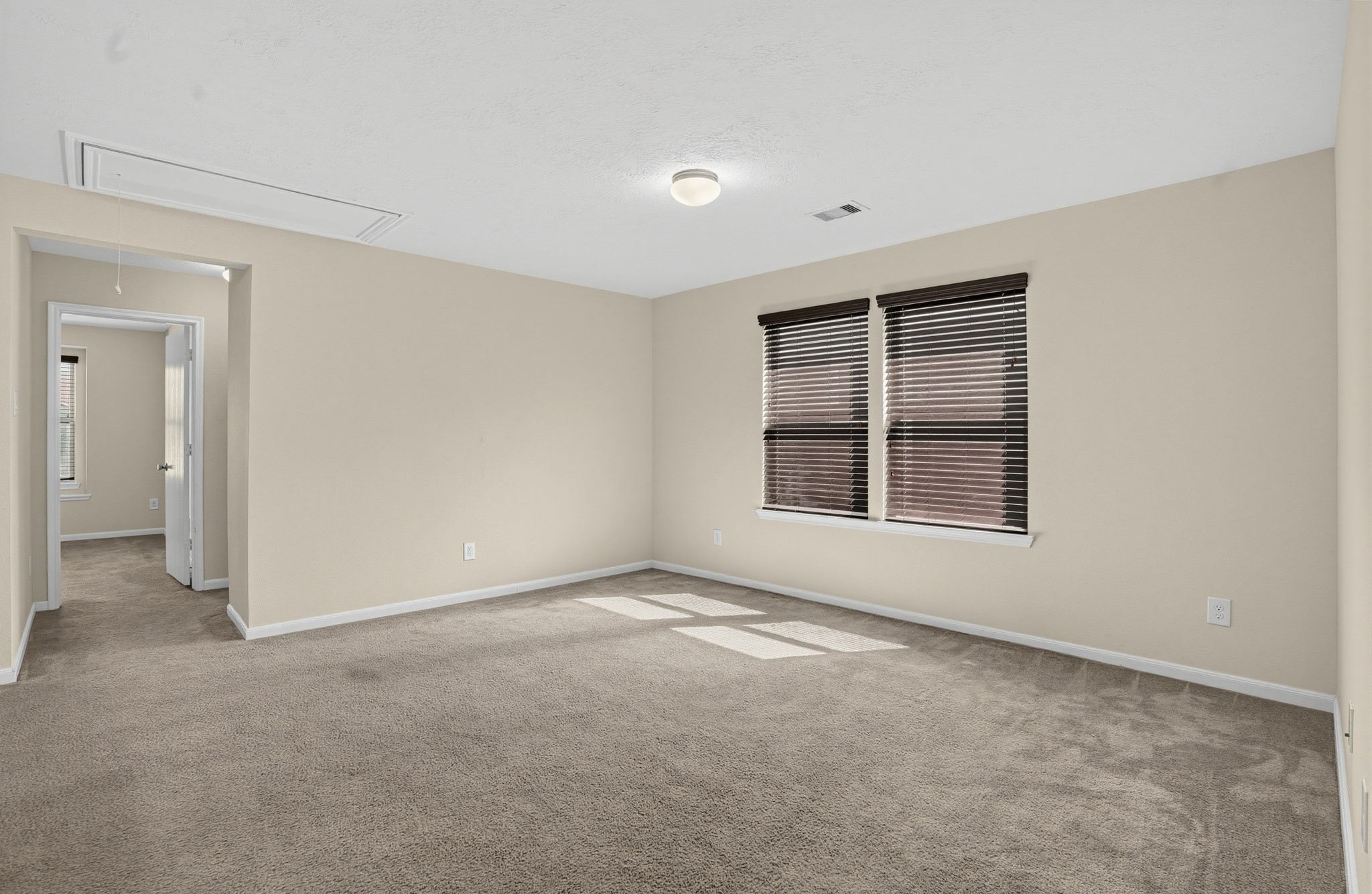 19436 Archer Glen Drive Property Photo 9