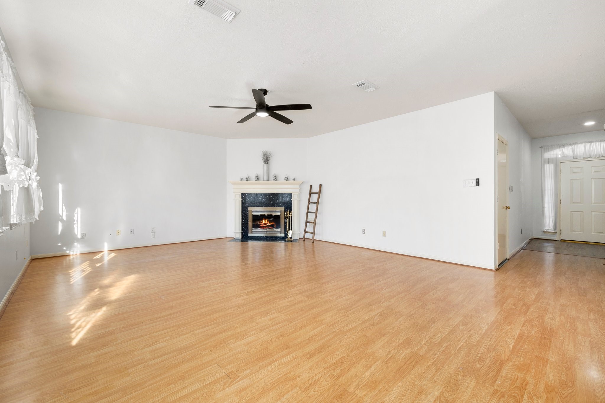 9358 Corner Oaks Lane Property Photo 6