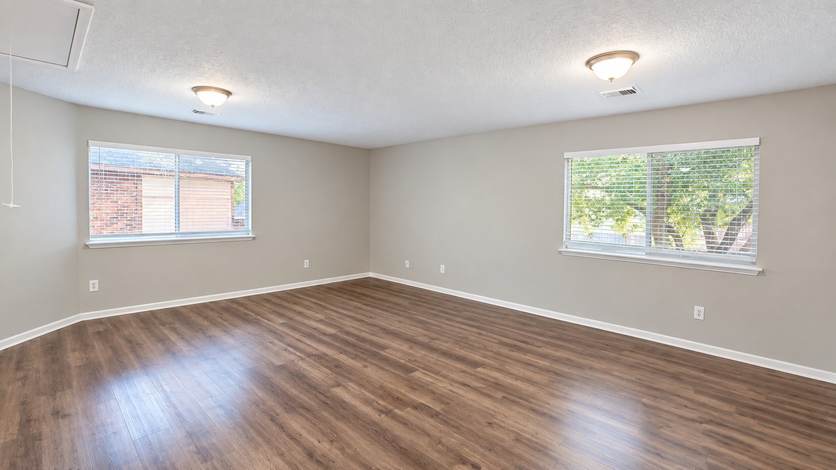 5911 Klamath Falls Court Property Photo 4