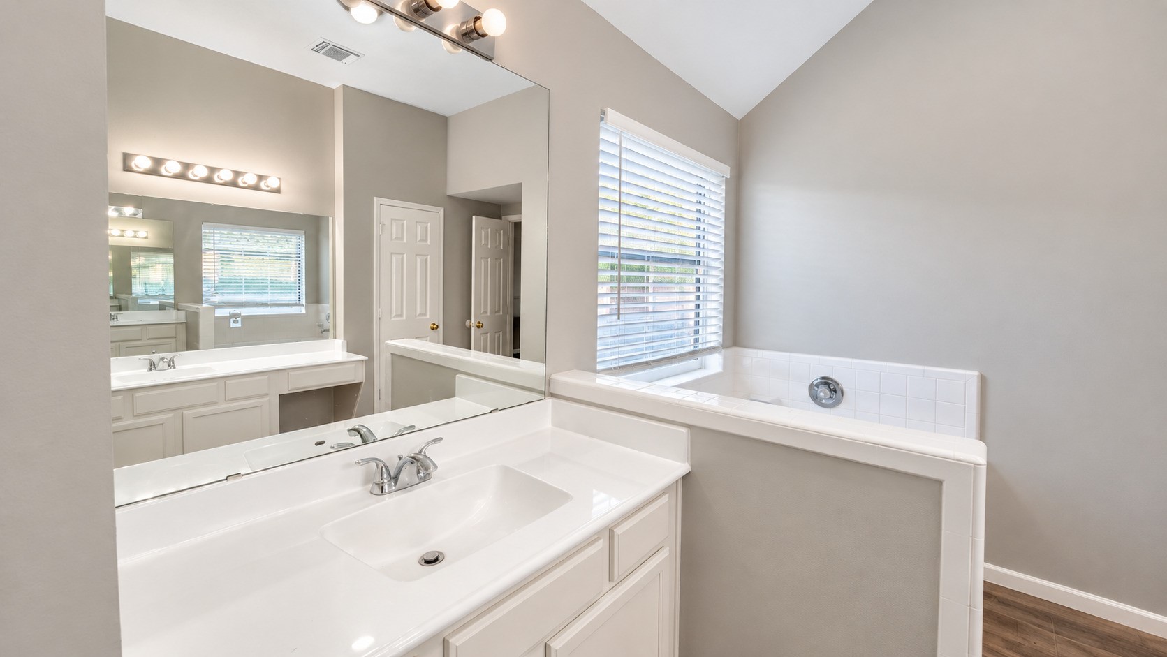 5911 Klamath Falls Court Property Photo 6