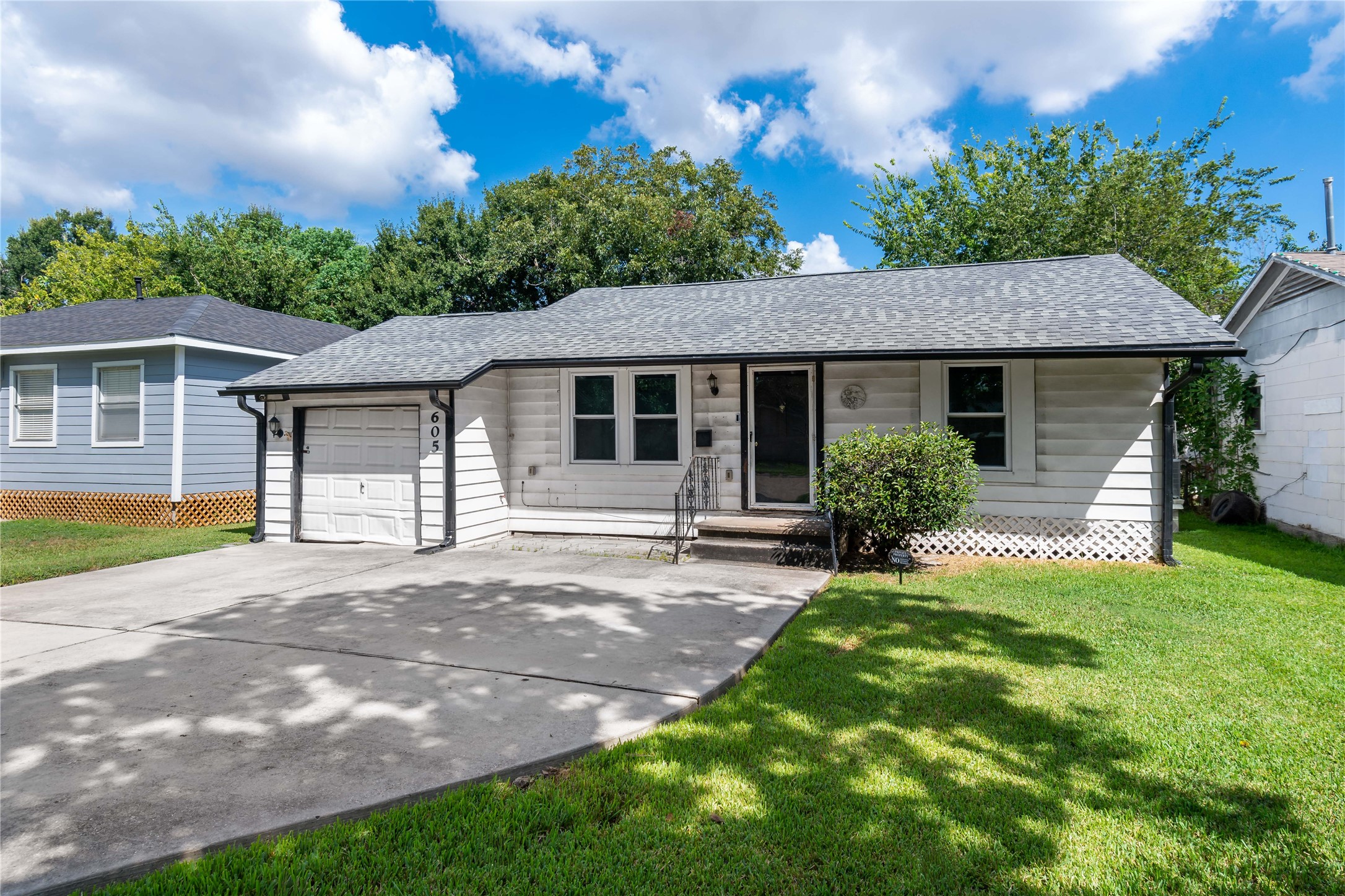 605 Maple Avenue Property Photo 1