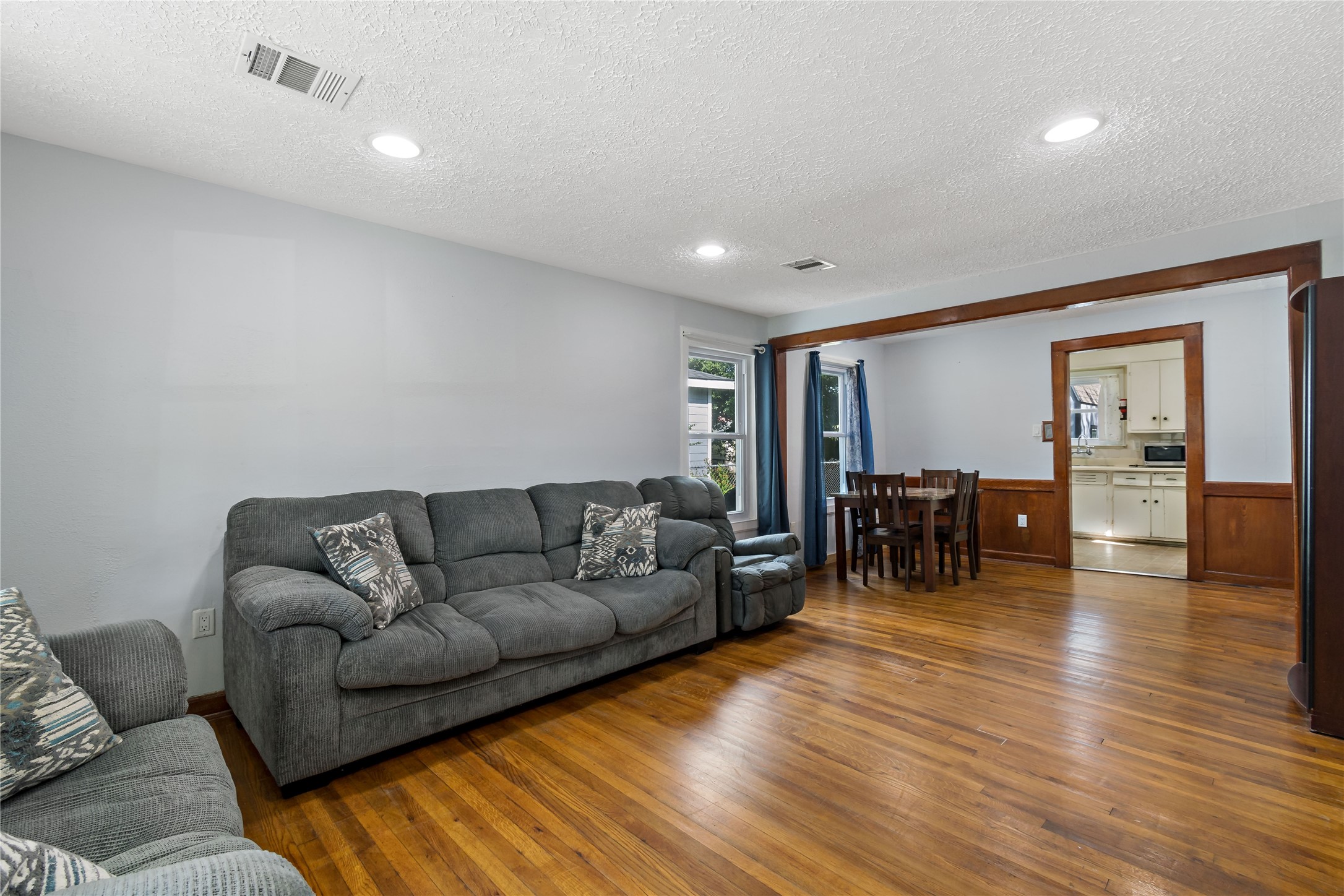 605 Maple Avenue Property Photo 2