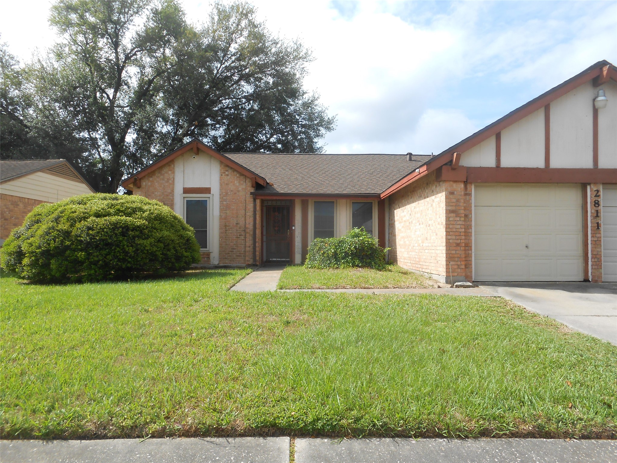 2811 ASHINGTON Drive Property Photo 1
