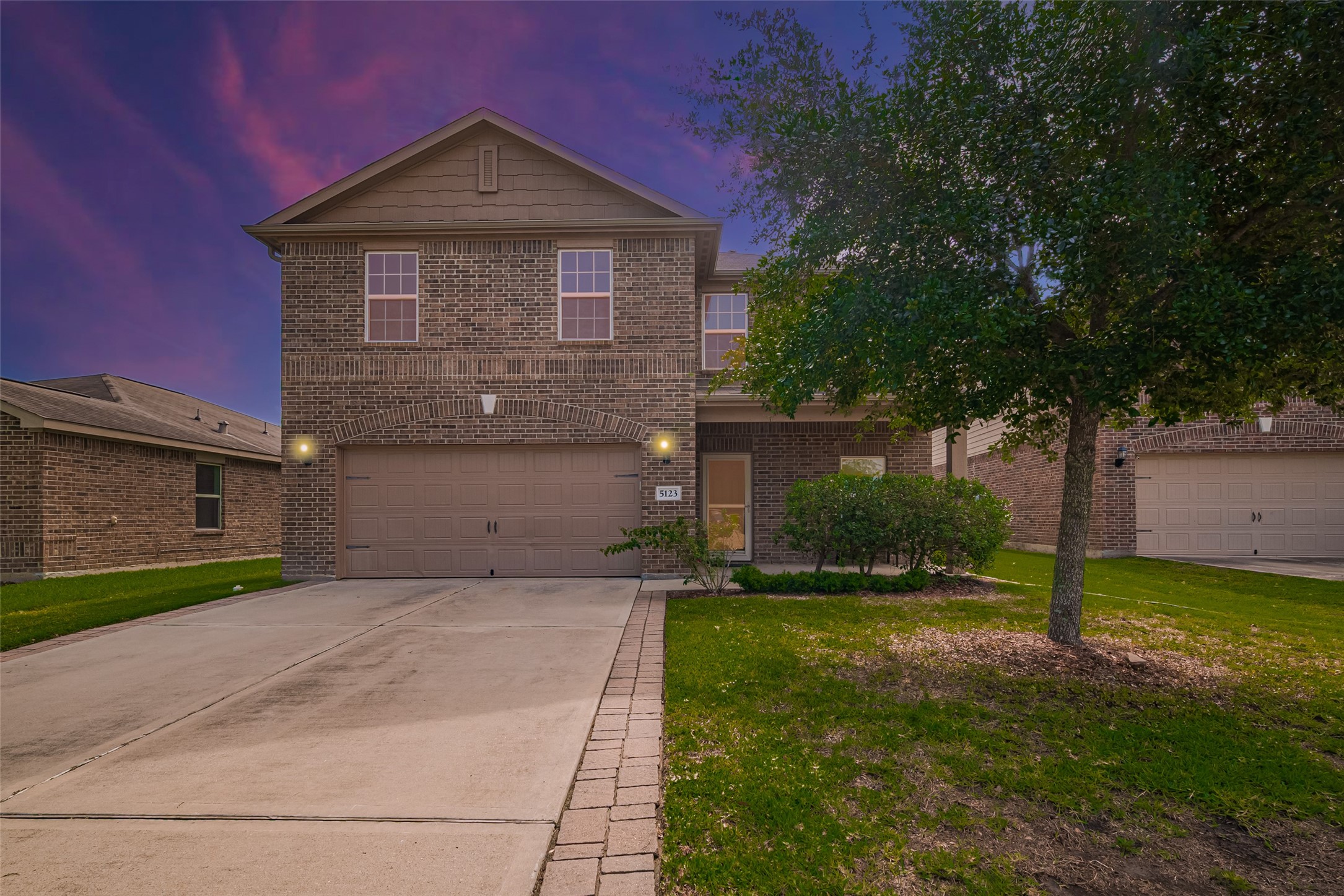 5123 Oakbriar Lane Property Photo 1