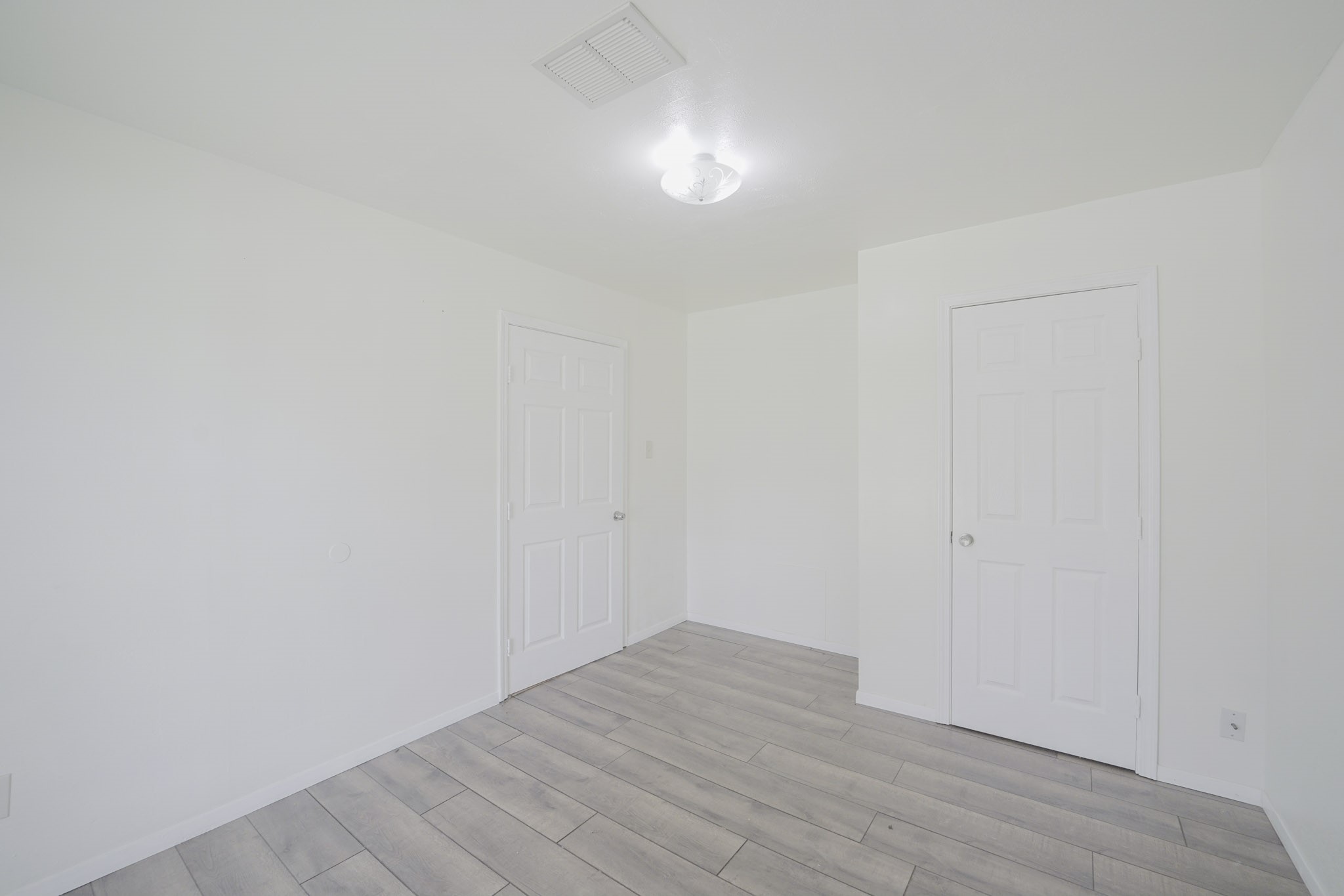 9811 Mango Street Property Photo 7