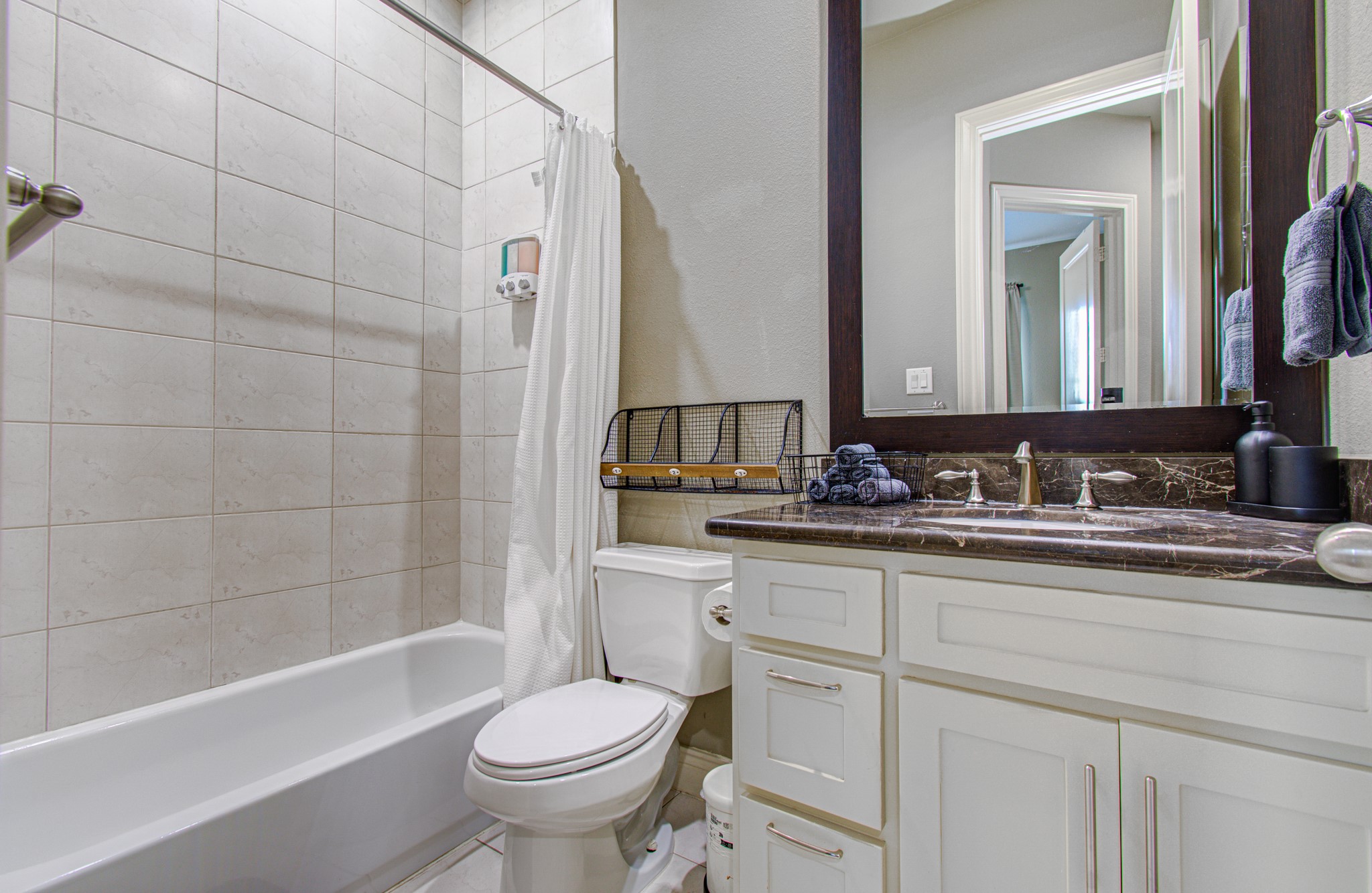 4001 Dallas Street A Property Photo 23
