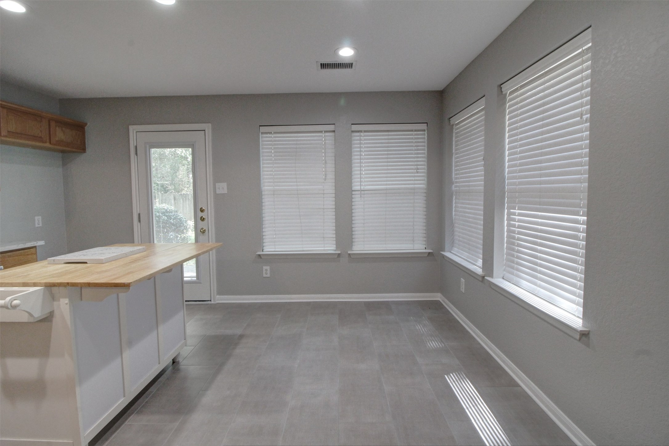 123 W Drifting Shadows Circle Property Photo 8