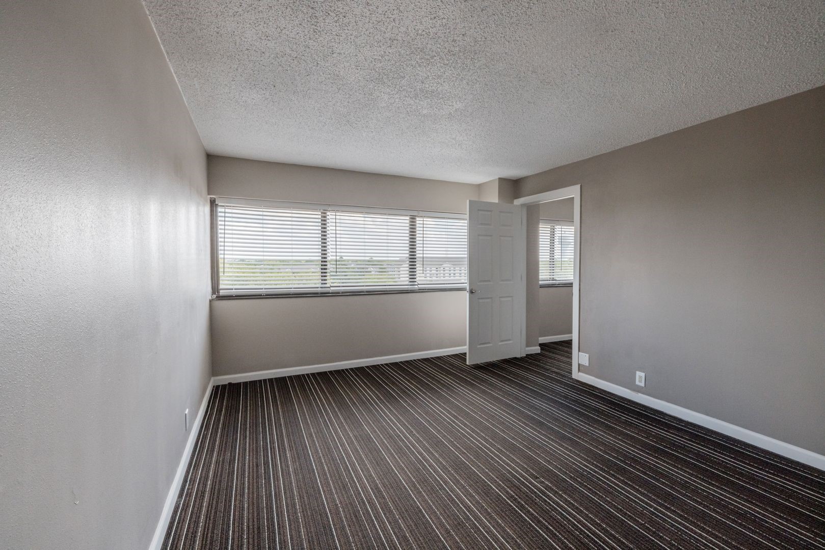 14703 Park Row Property Photo 38