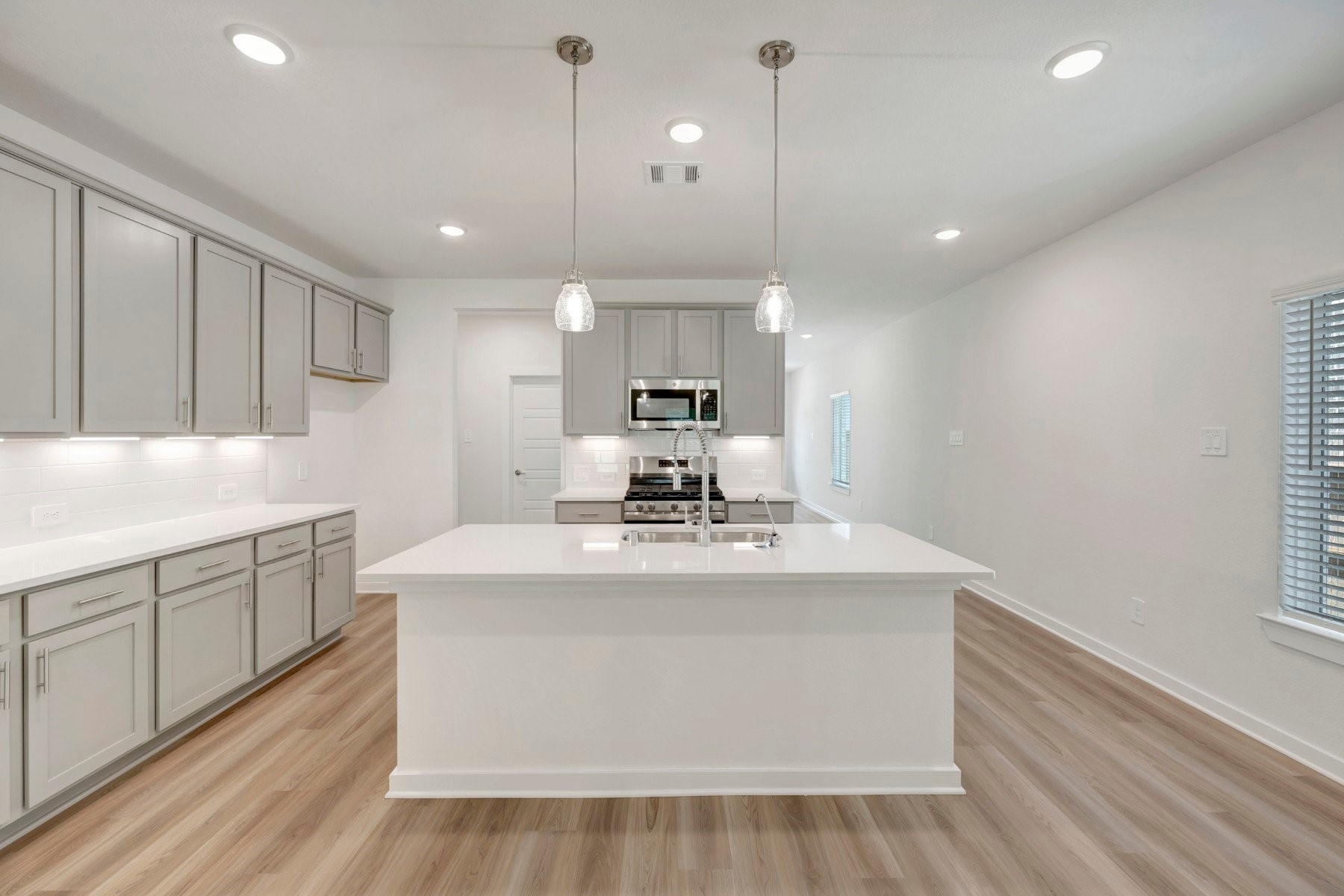 20514 Draper Road Property Photo 4