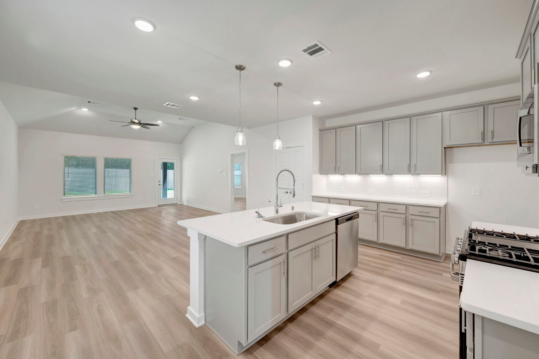 20514 Draper Road Property Photo 5