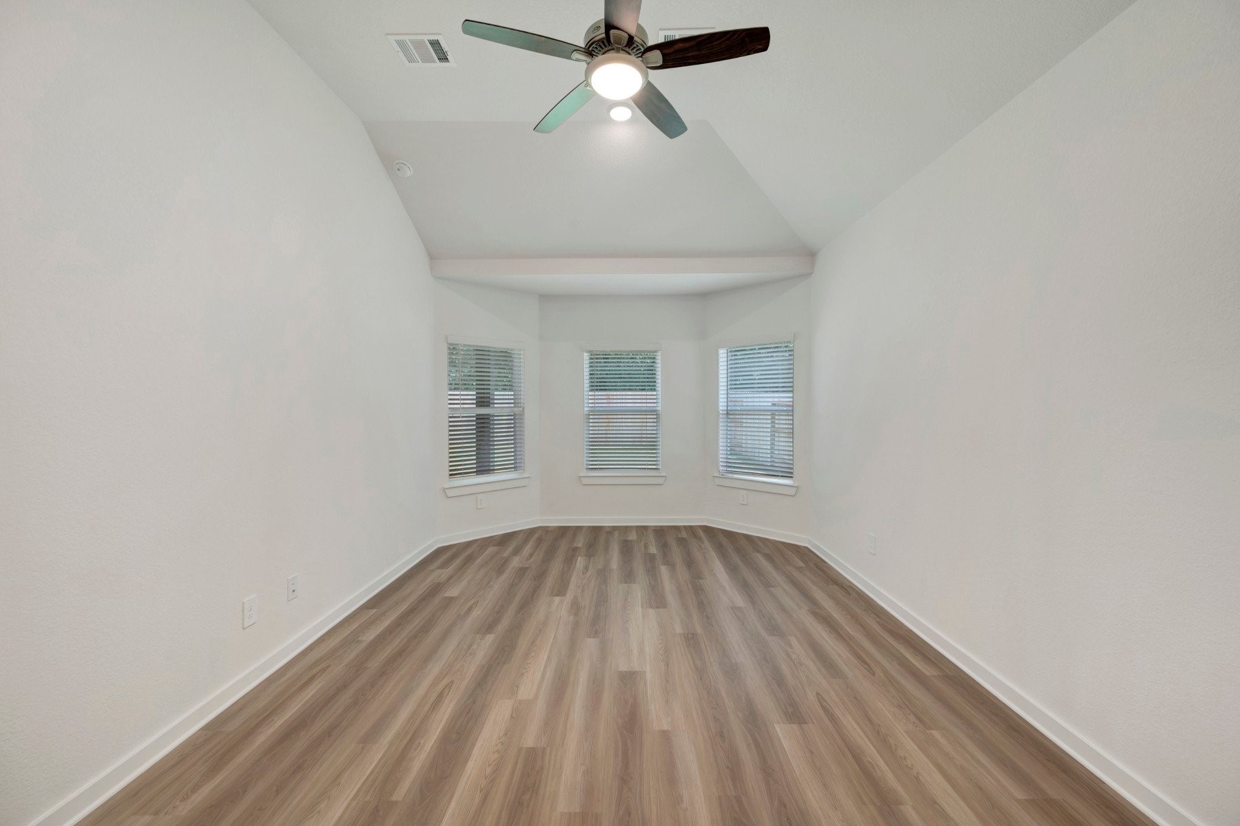 20514 Draper Road Property Photo 6