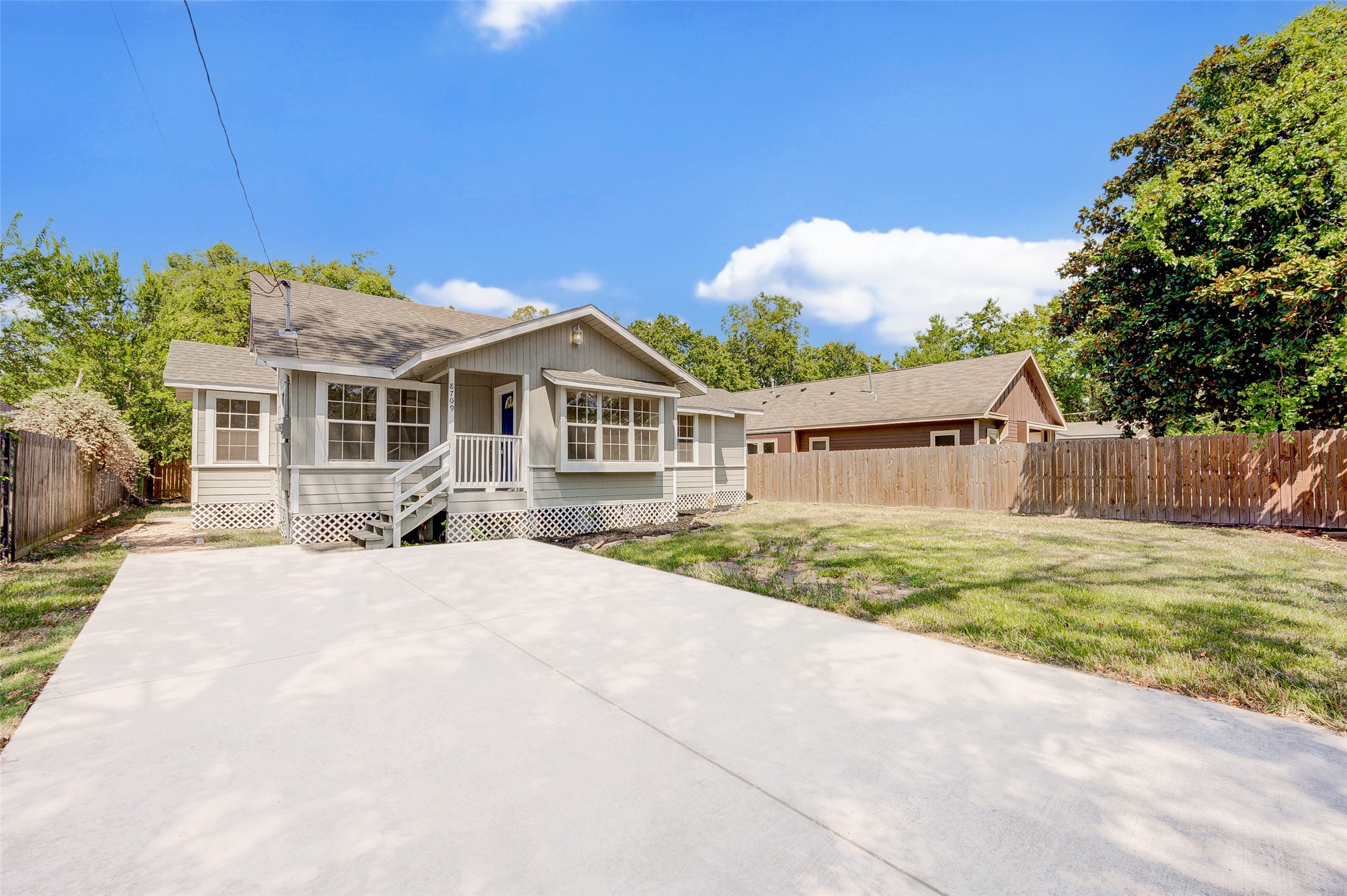 8709 Knox Street Property Photo 2