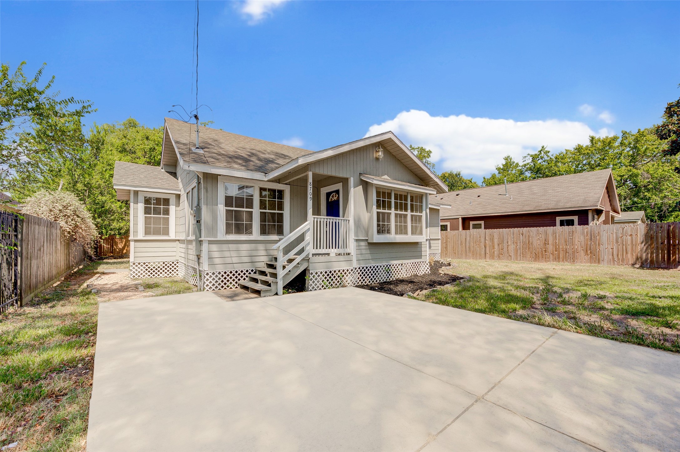 8709 Knox Street Property Photo 3