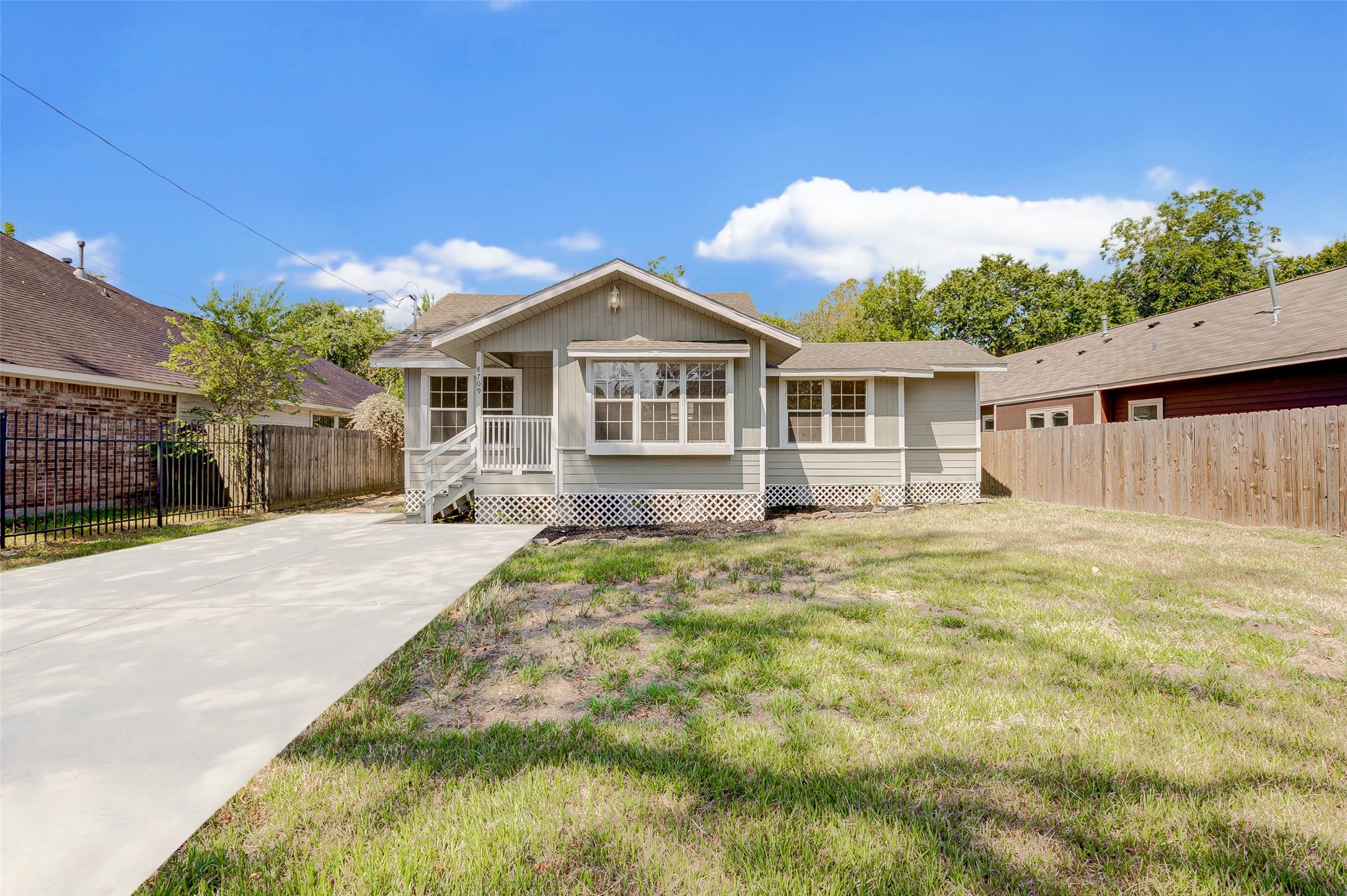 8709 Knox Street Property Photo 4
