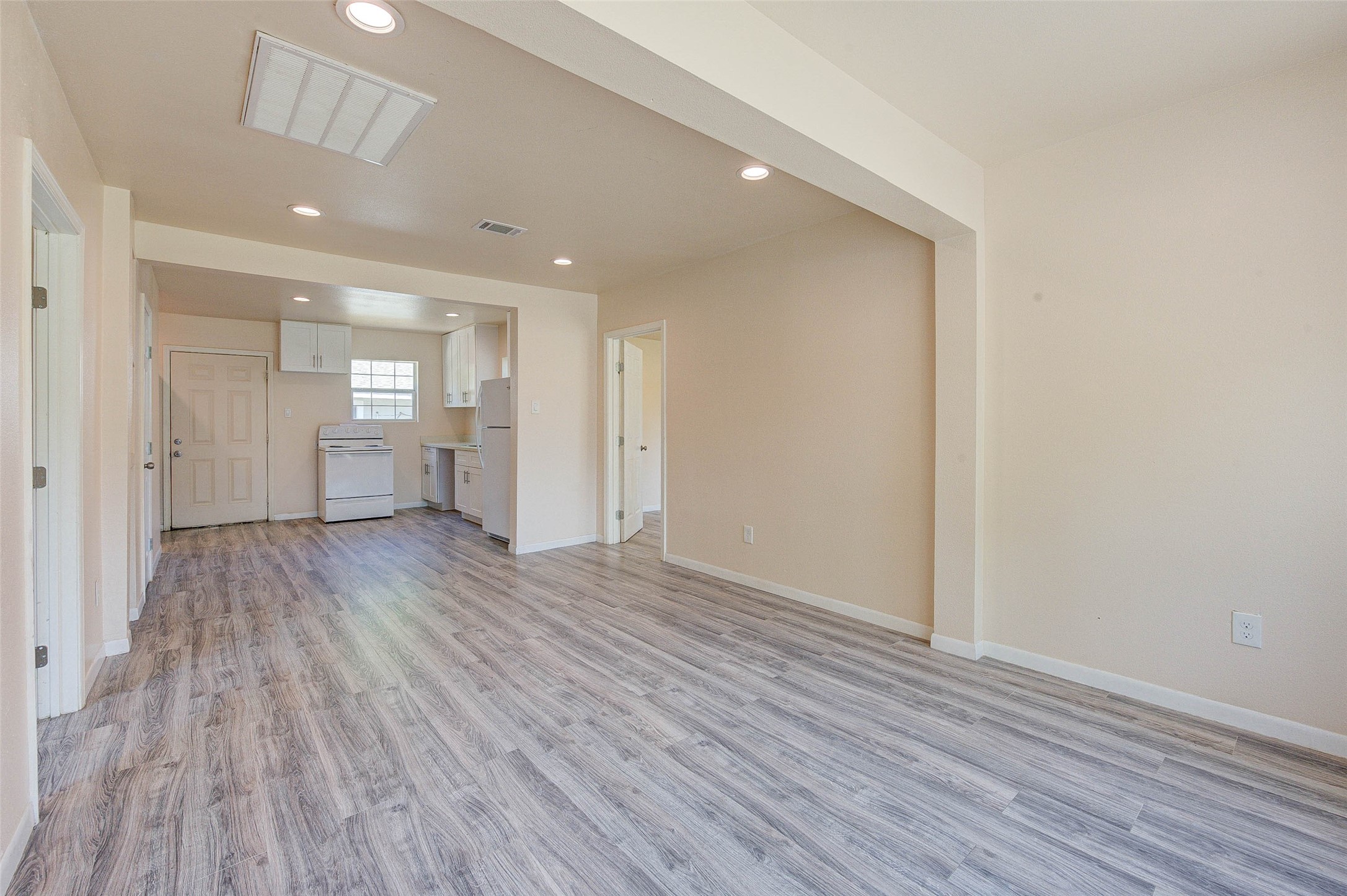 8709 Knox Street Property Photo 13