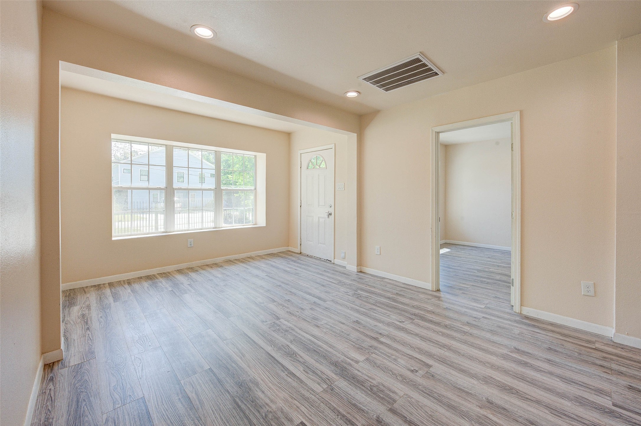 8709 Knox Street Property Photo 16