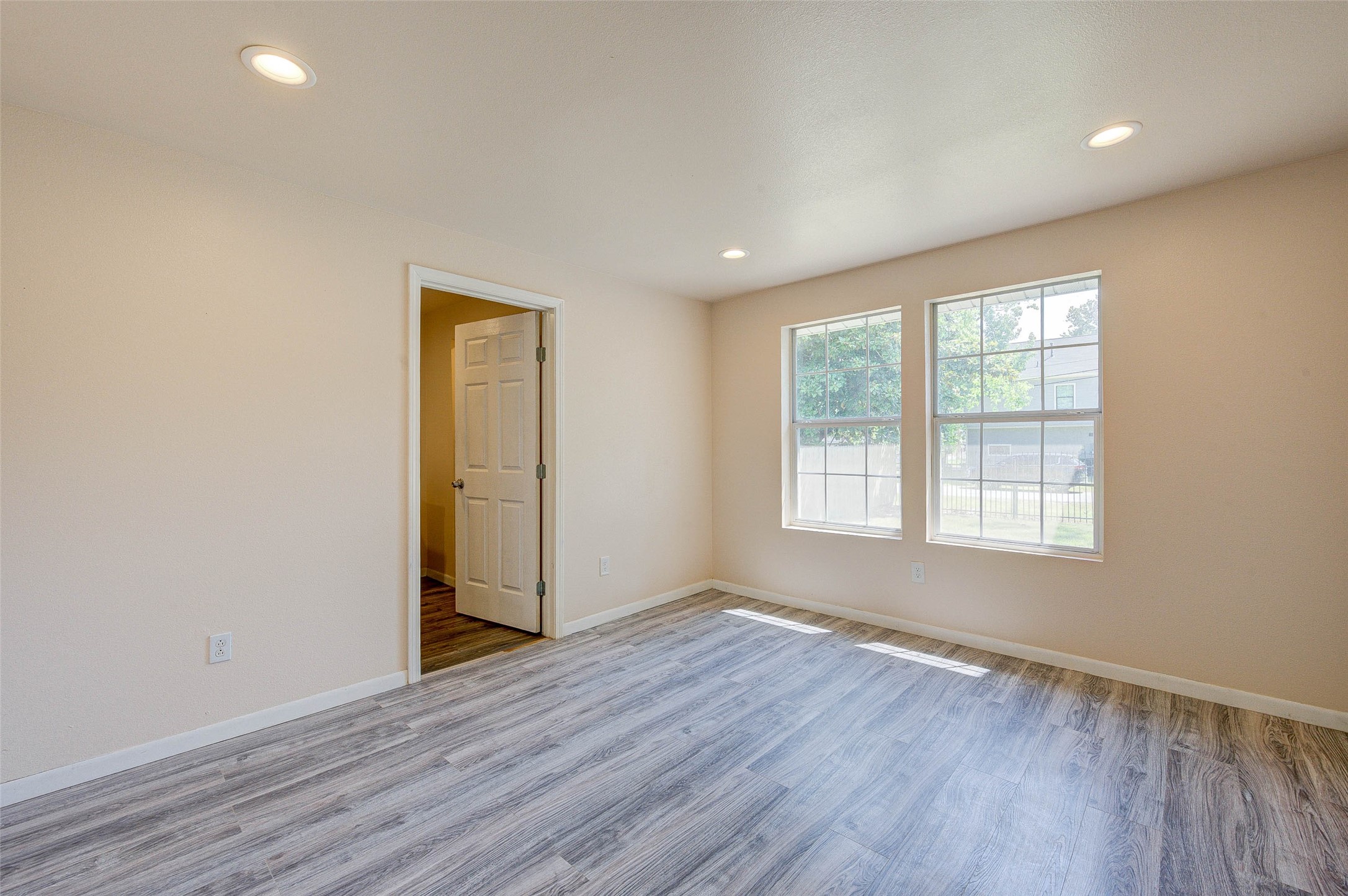 8709 Knox Street Property Photo 18