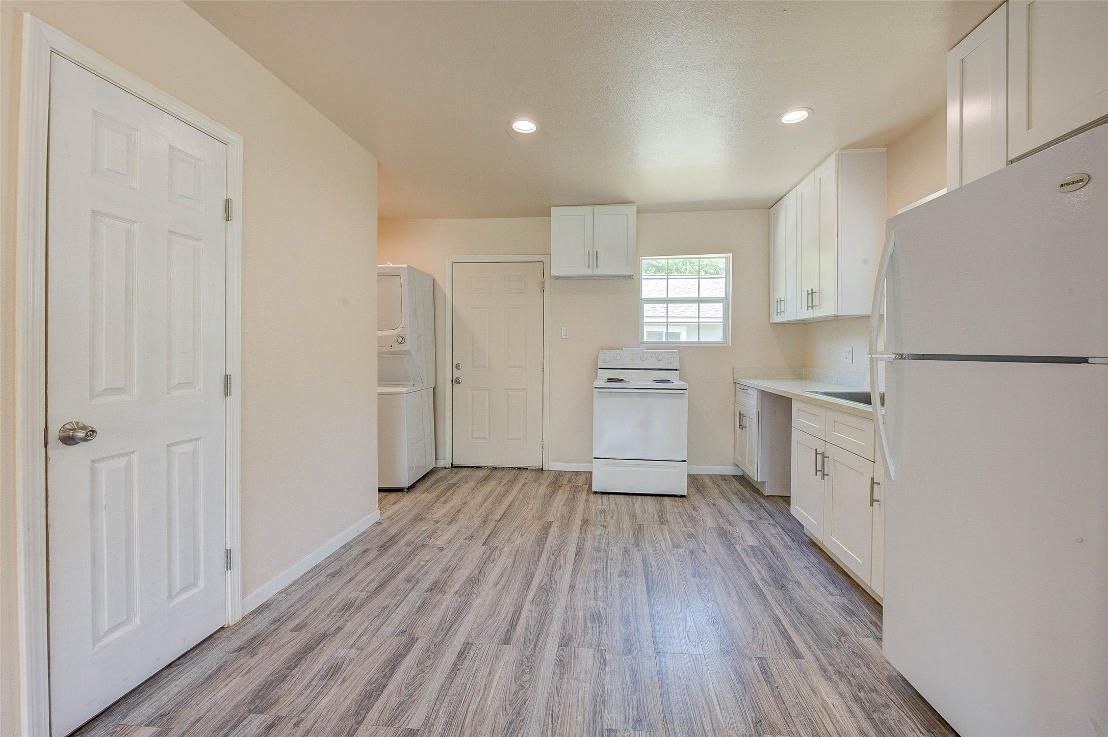 8709 Knox Street Property Photo 21
