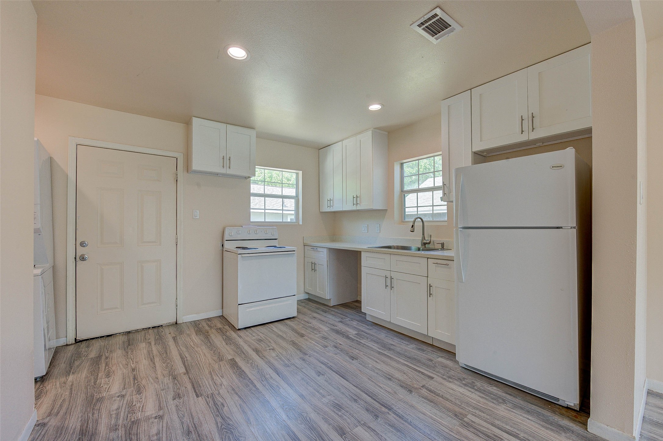 8709 Knox Street Property Photo 22