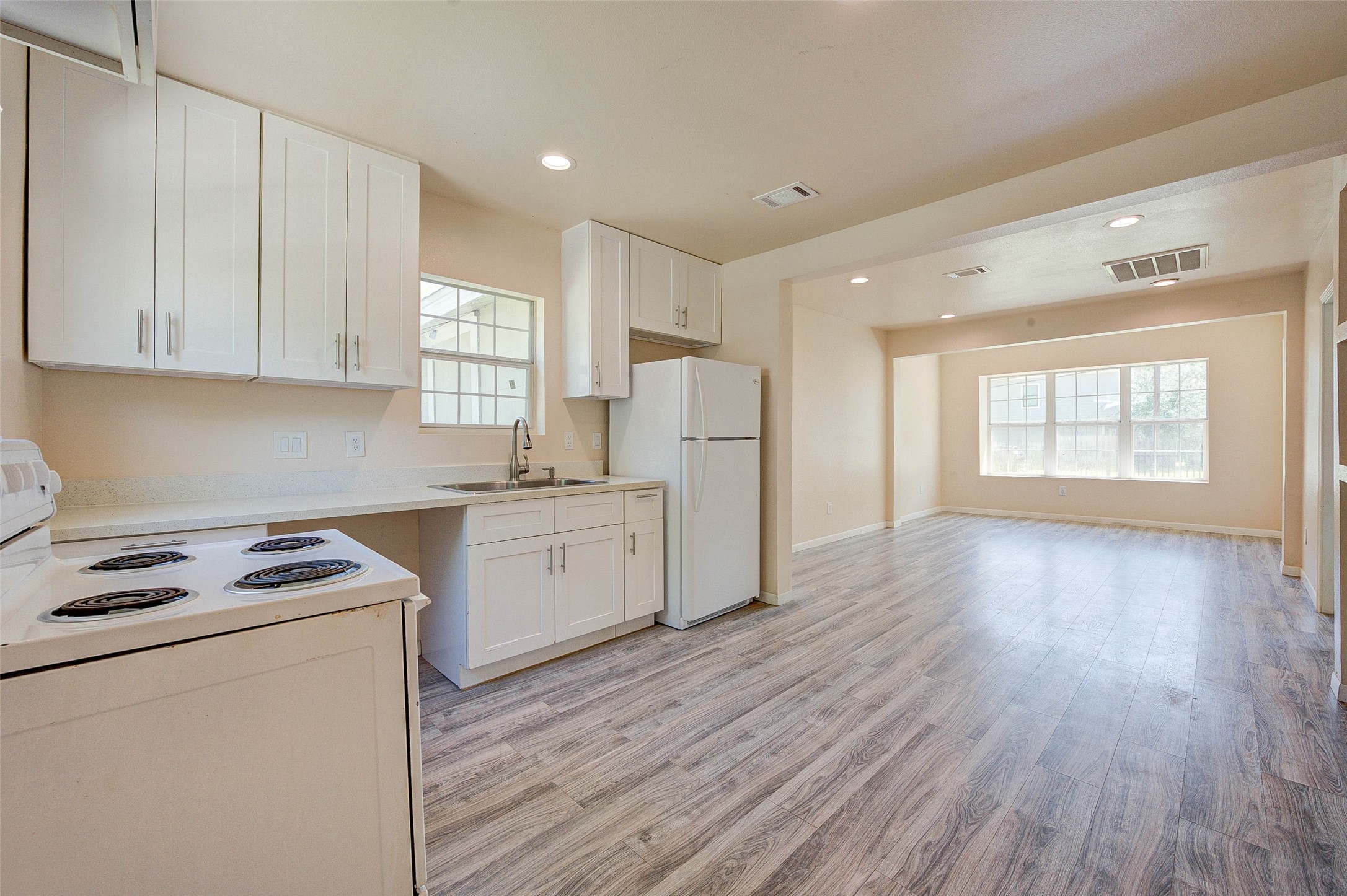 8709 Knox Street Property Photo 23