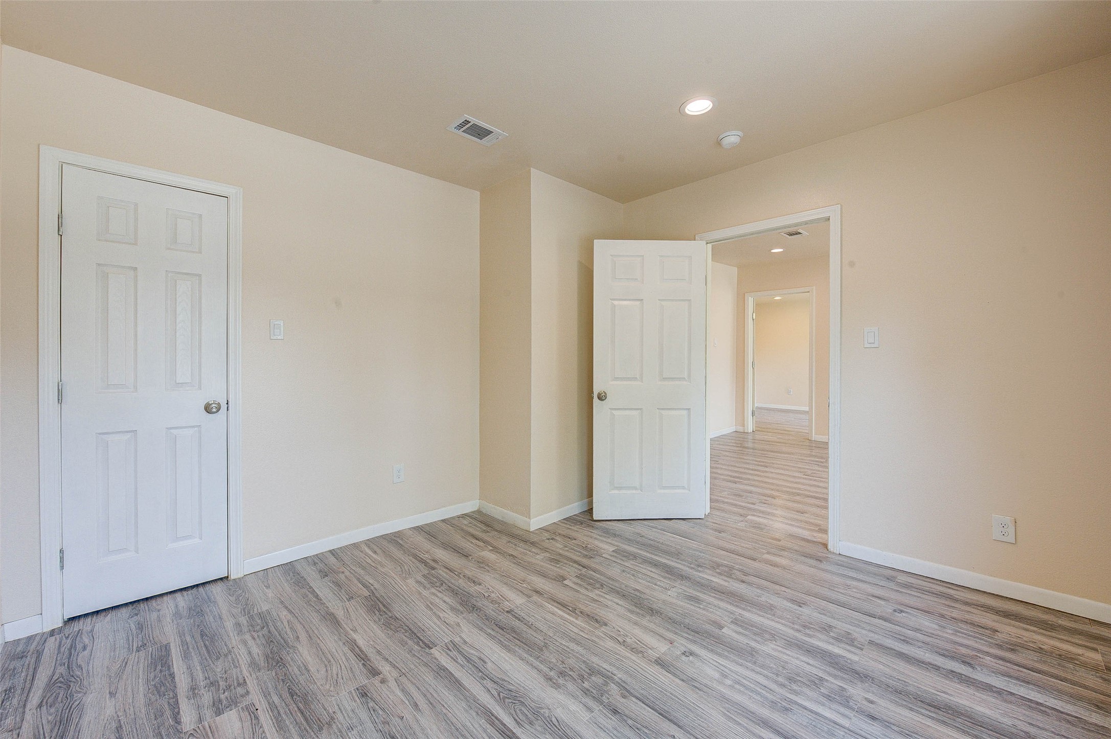 8709 Knox Street Property Photo 29
