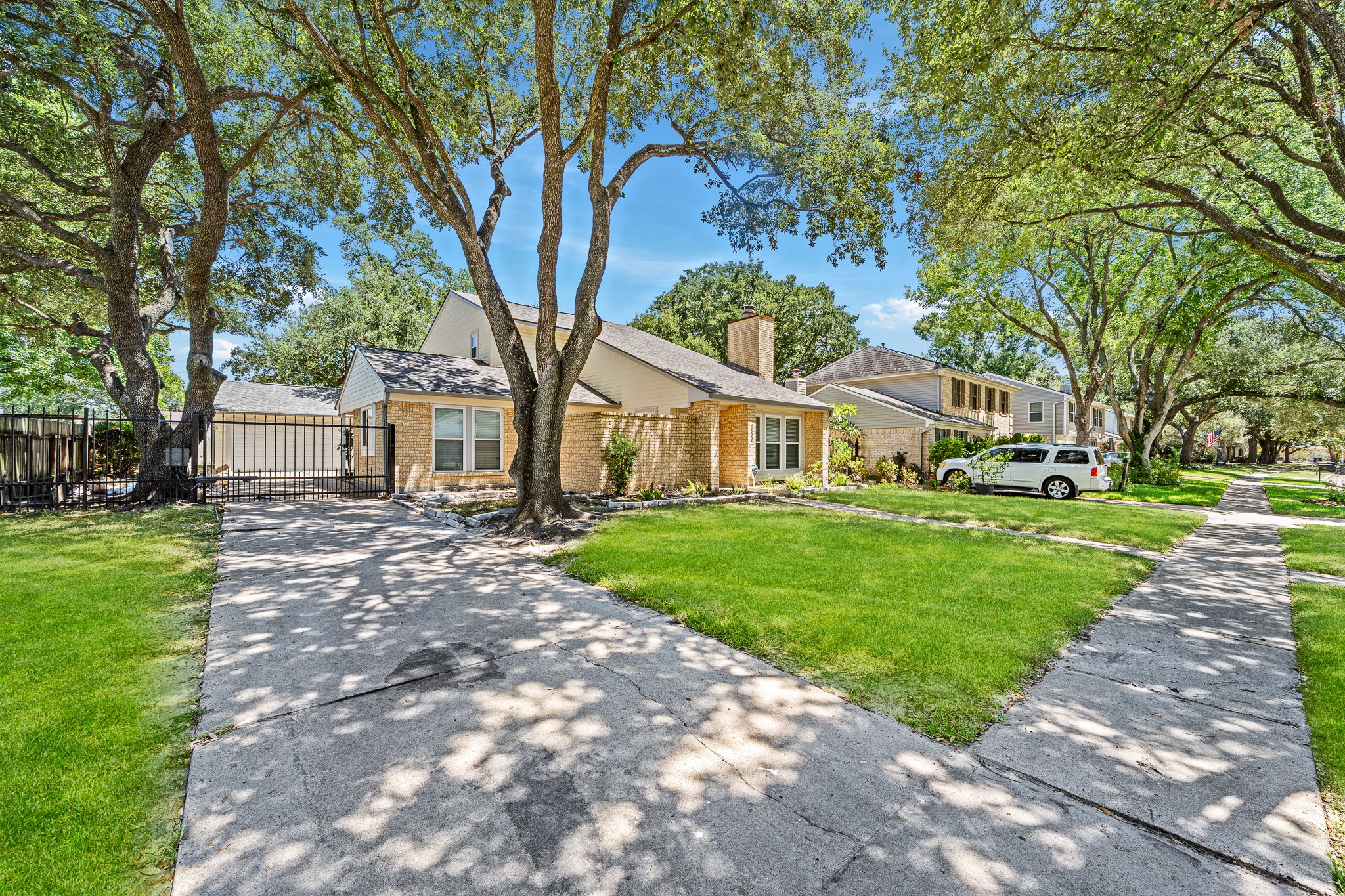 8306 Pine Falls Drive Property Photo 2
