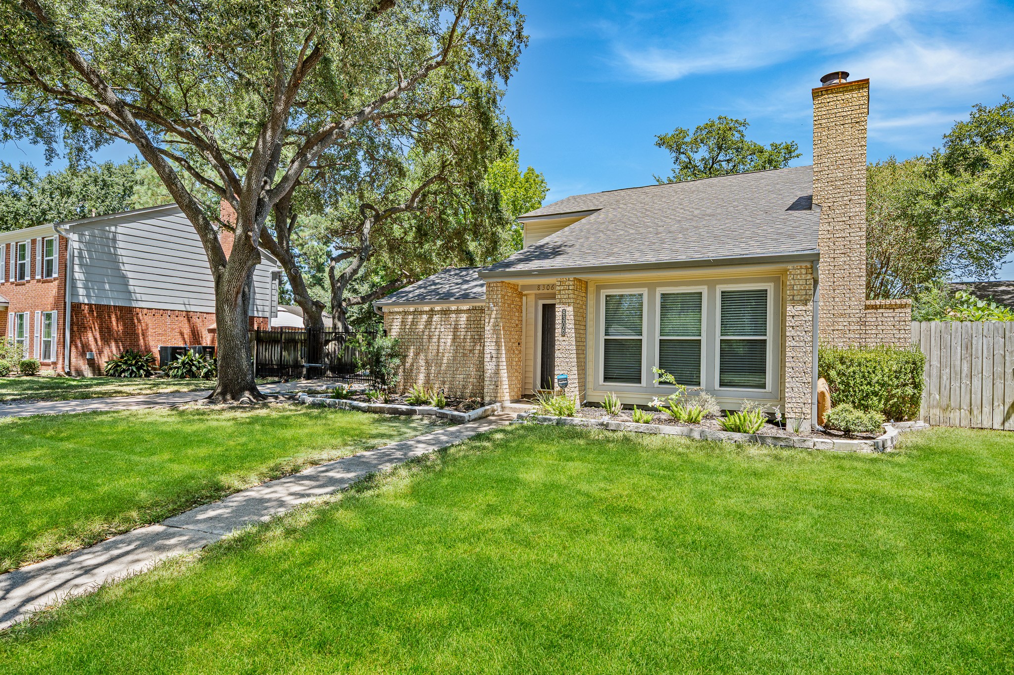 8306 Pine Falls Drive Property Photo 4