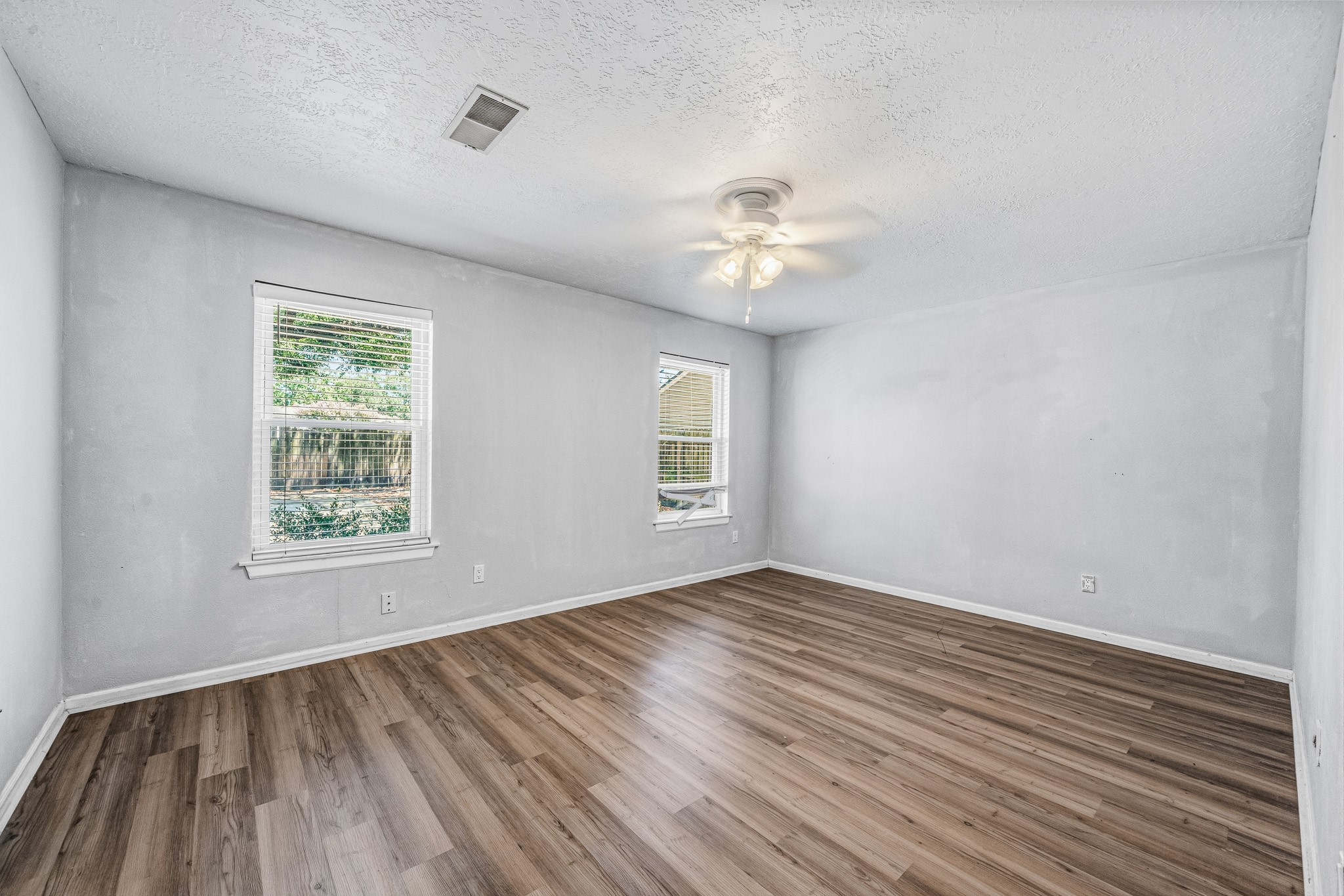 8306 Pine Falls Drive Property Photo 12
