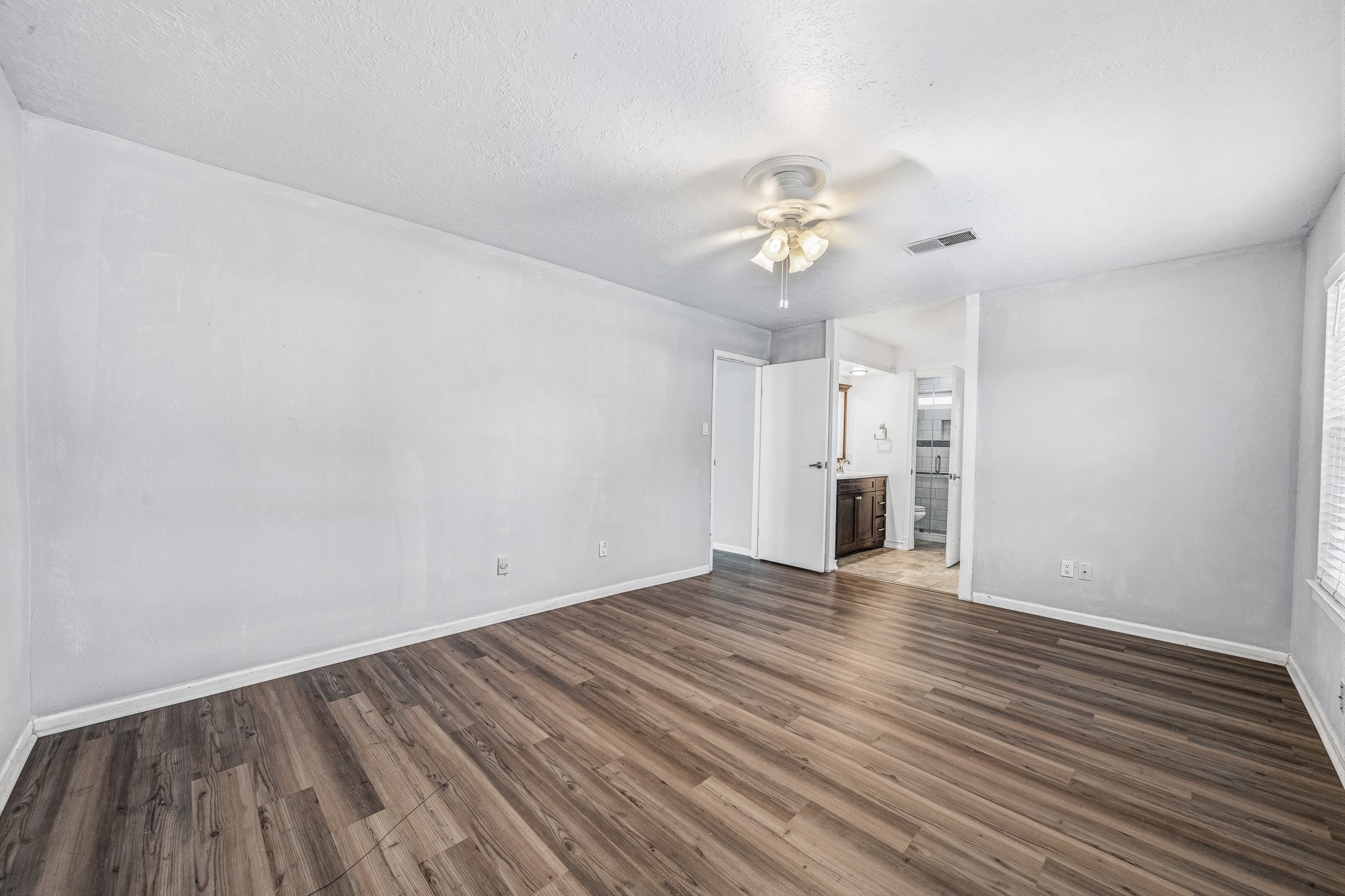 8306 Pine Falls Drive Property Photo 13