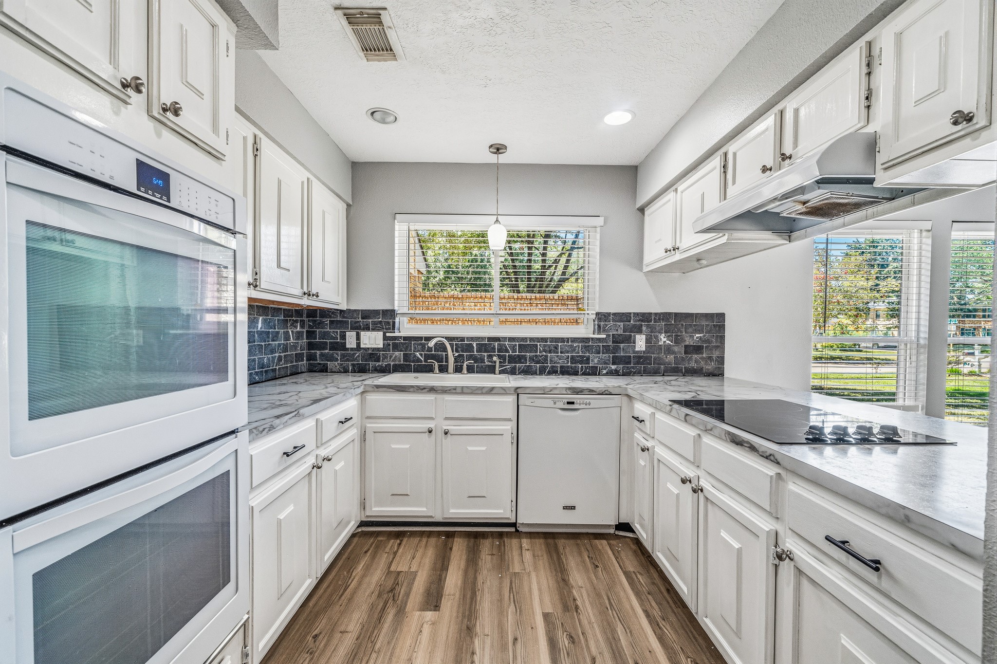 8306 Pine Falls Drive Property Photo 18