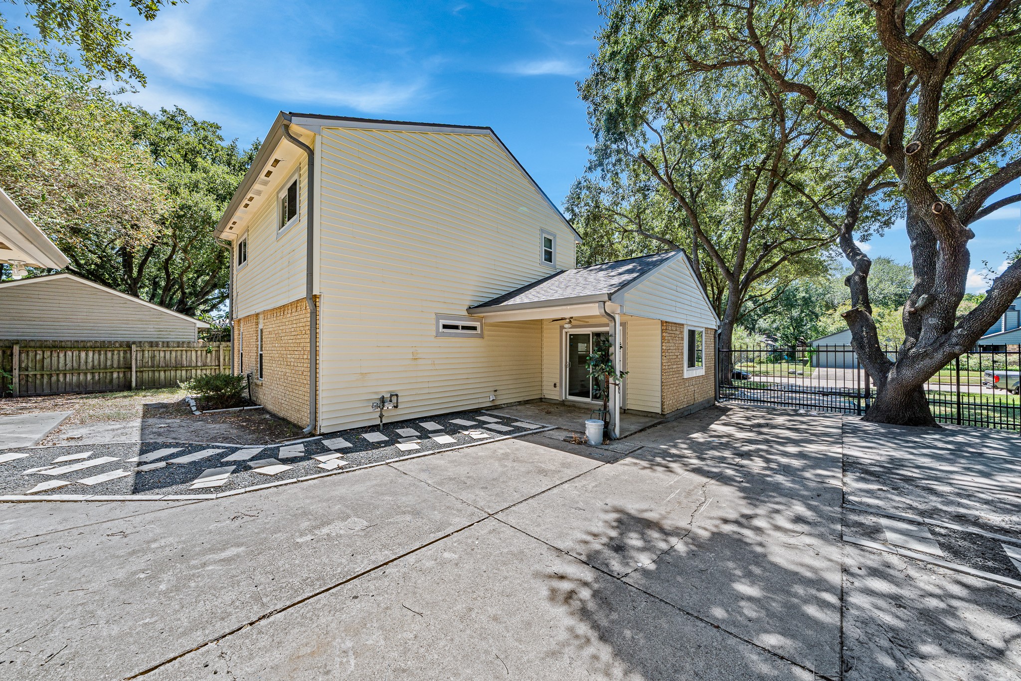 8306 Pine Falls Drive Property Photo 35