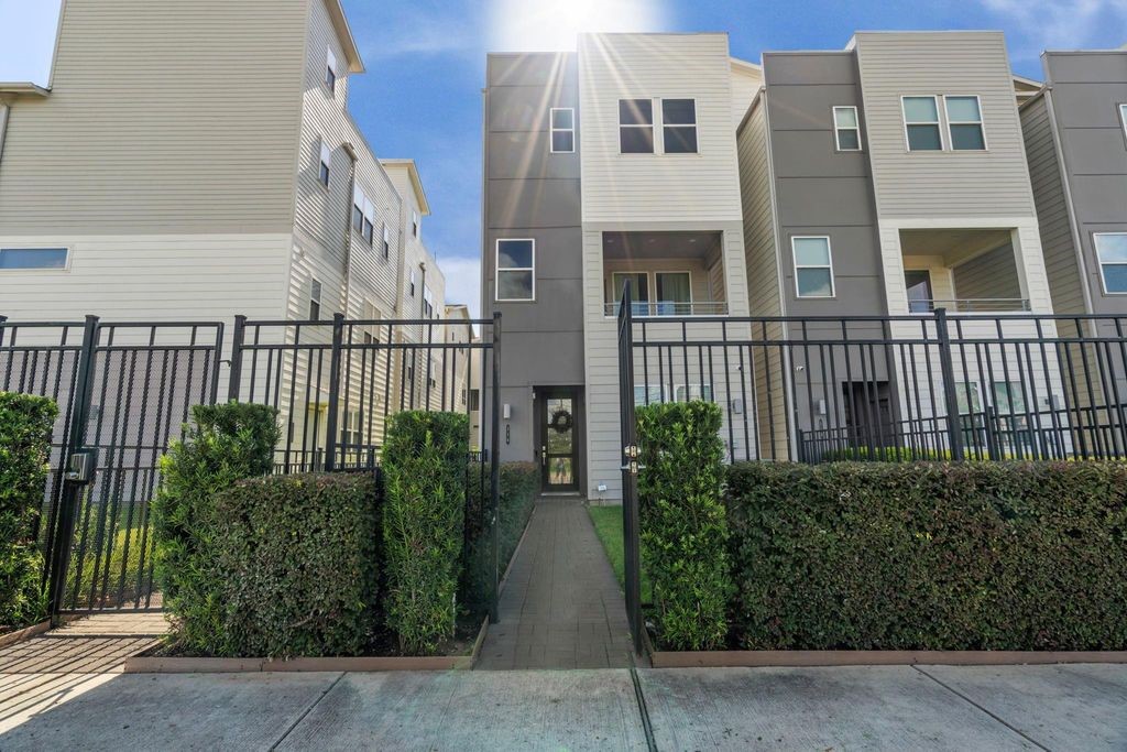 316 Jensen Drive Property Photo 2