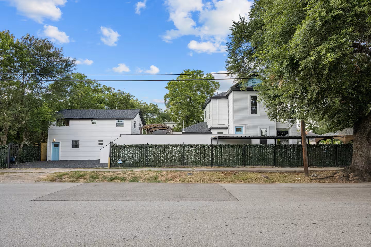 1015 Brooks Street Property Photo 5