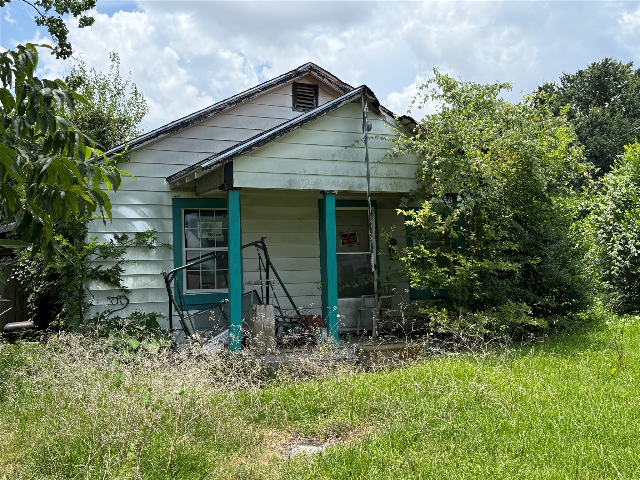 2506 King Street Property Photo 5