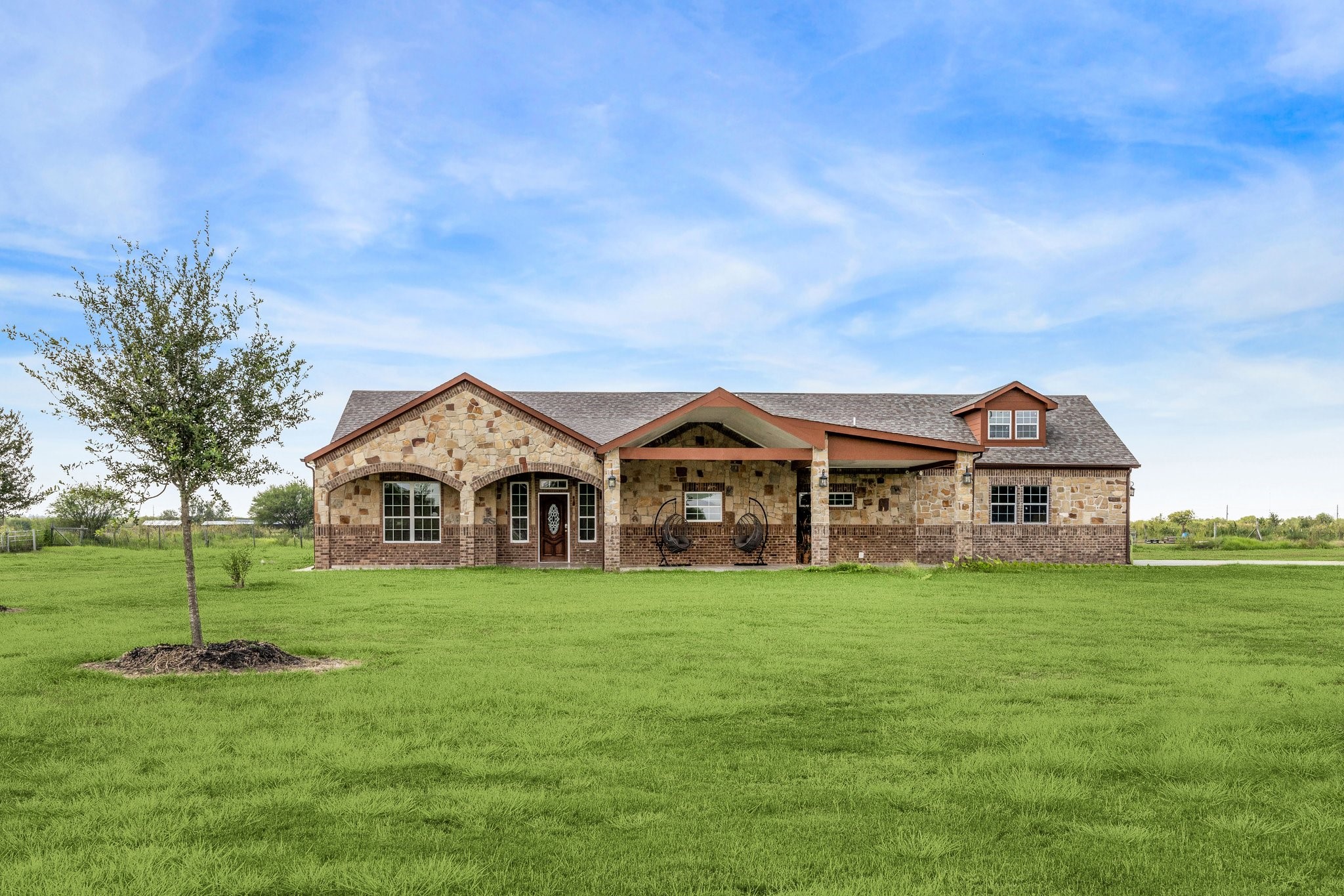 2787 Maler Road Property Photo 1