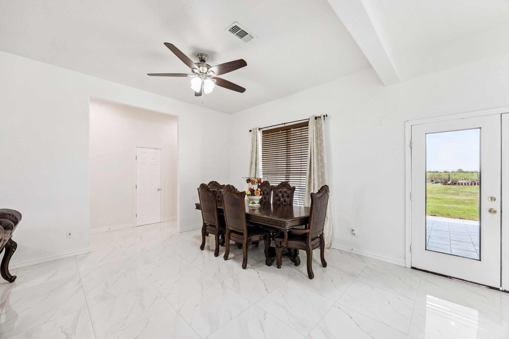 2787 Maler Road Property Photo 3