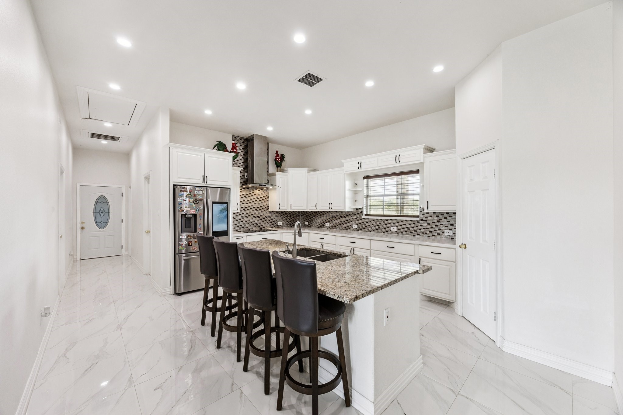 2787 Maler Road Property Photo 4
