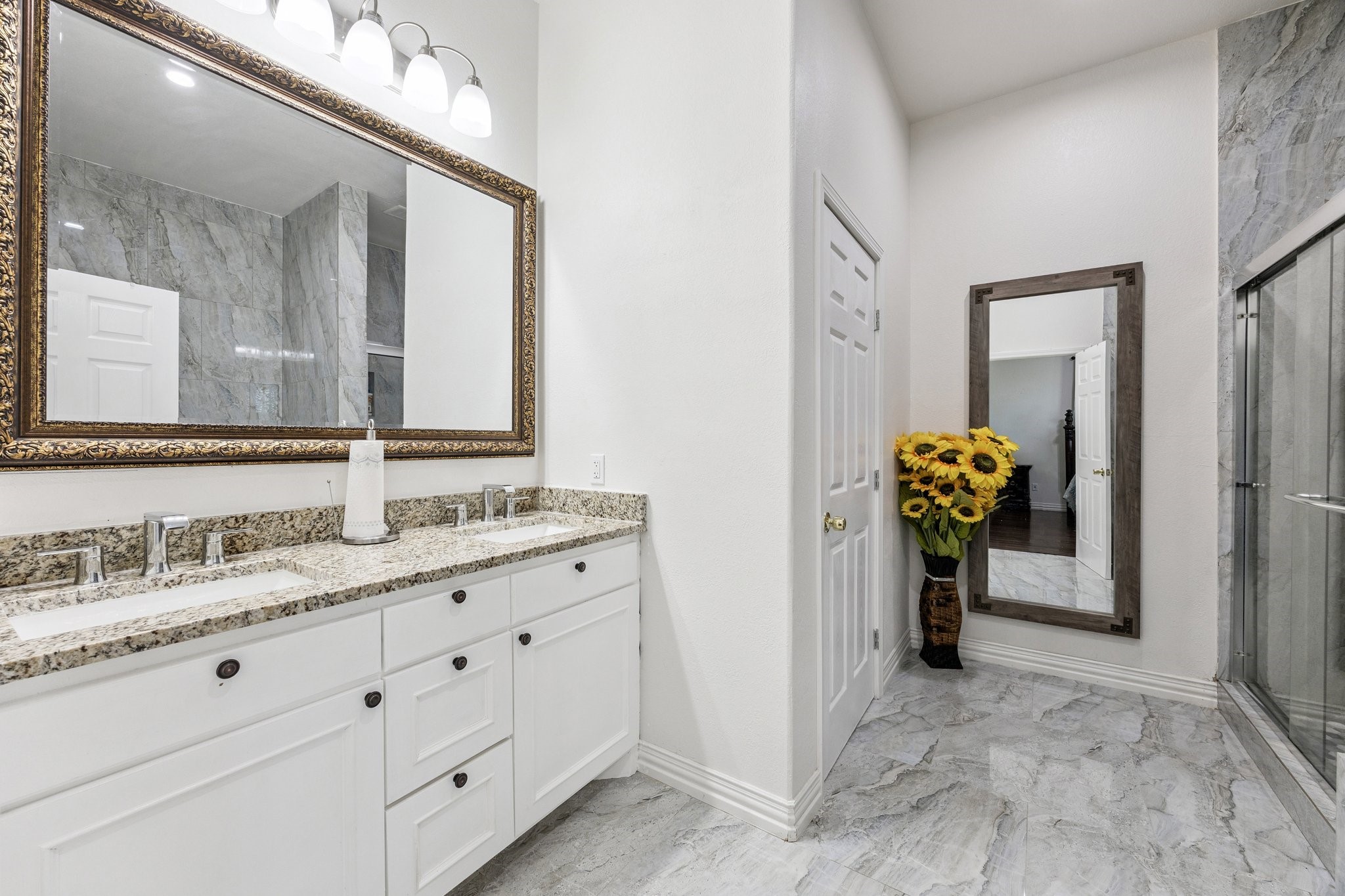 2787 Maler Road Property Photo 6