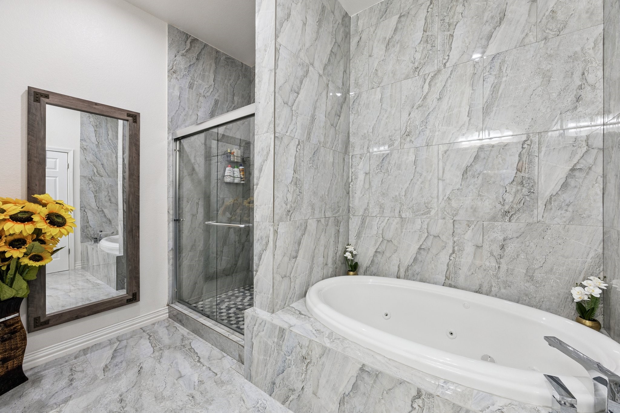 2787 Maler Road Property Photo 7